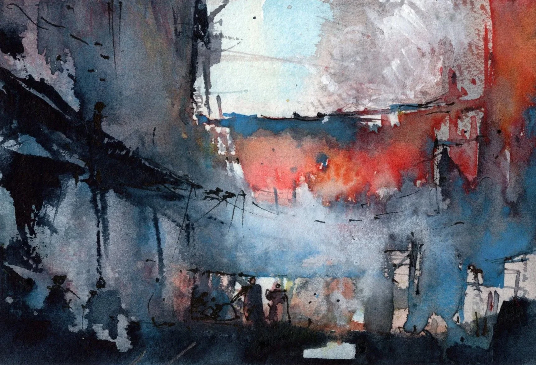 Peinture abstraite représentant une scène urbaine avec des bâtiments et des silhouettes de personnes sous un ciel coloré, utilisant principalement des tons bleus, gris, noirs et rouges.
