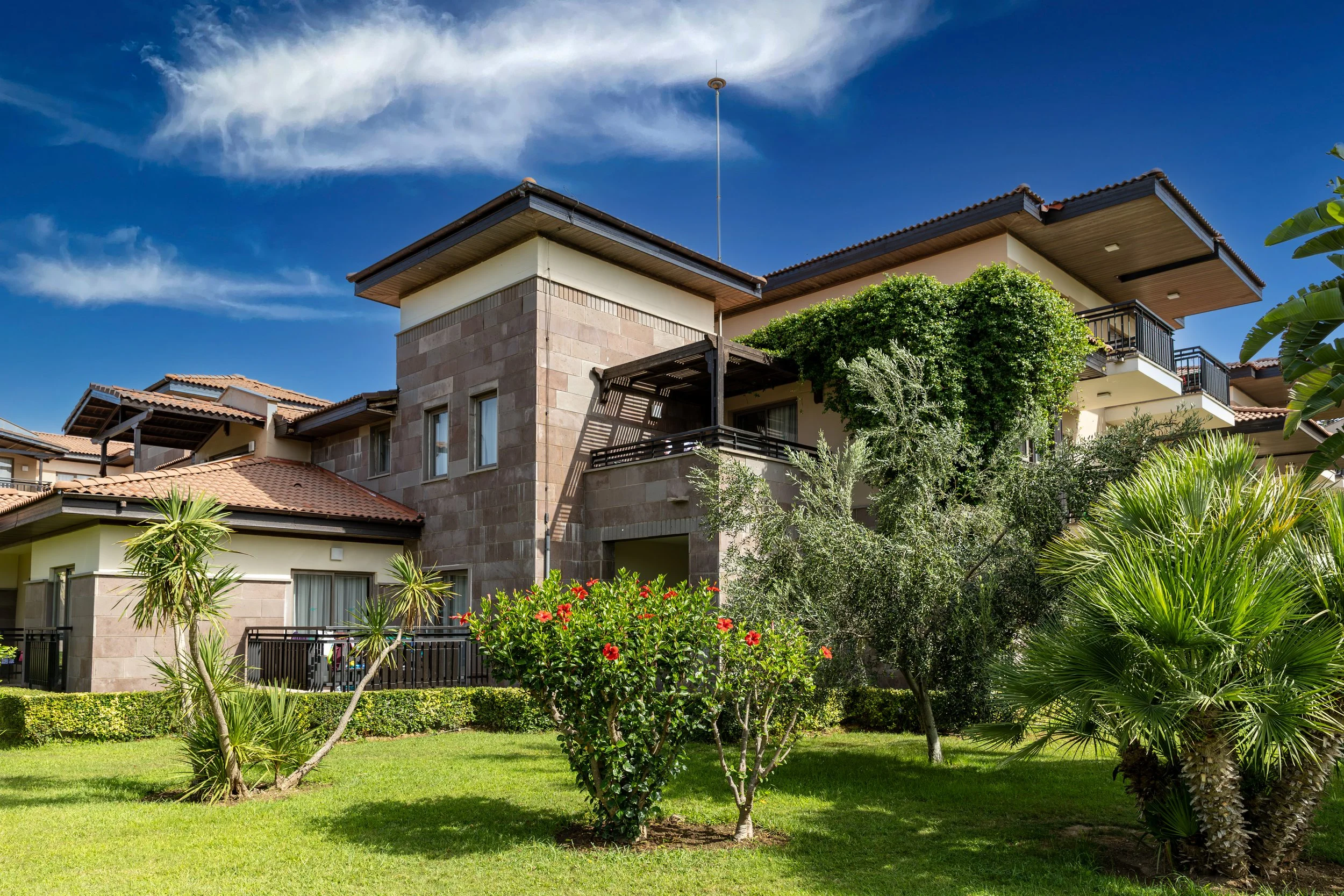 Luxury real estate photography showcasing architecture, landscape and premium property marketing visuals.