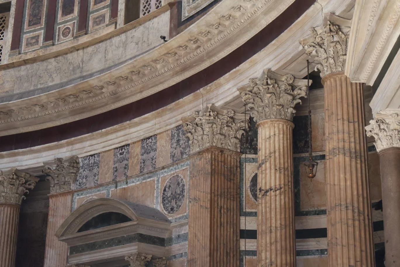 Detalle de columnas. El Panteón de Agripa.
Roma, Italia
