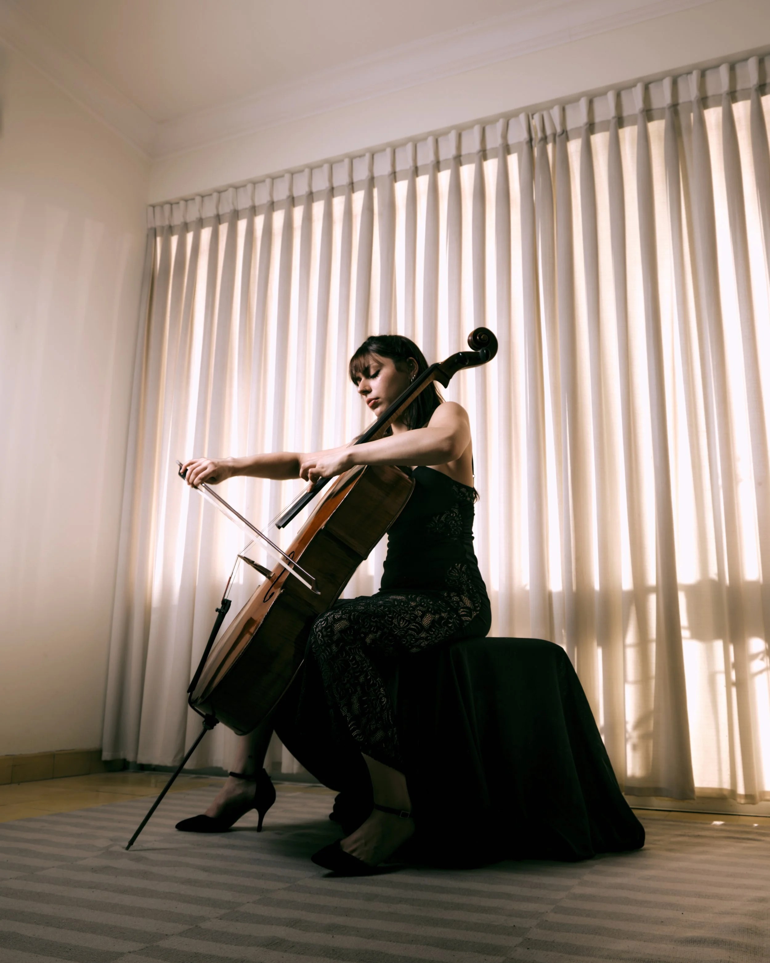 Daphny with cello4107.jpg