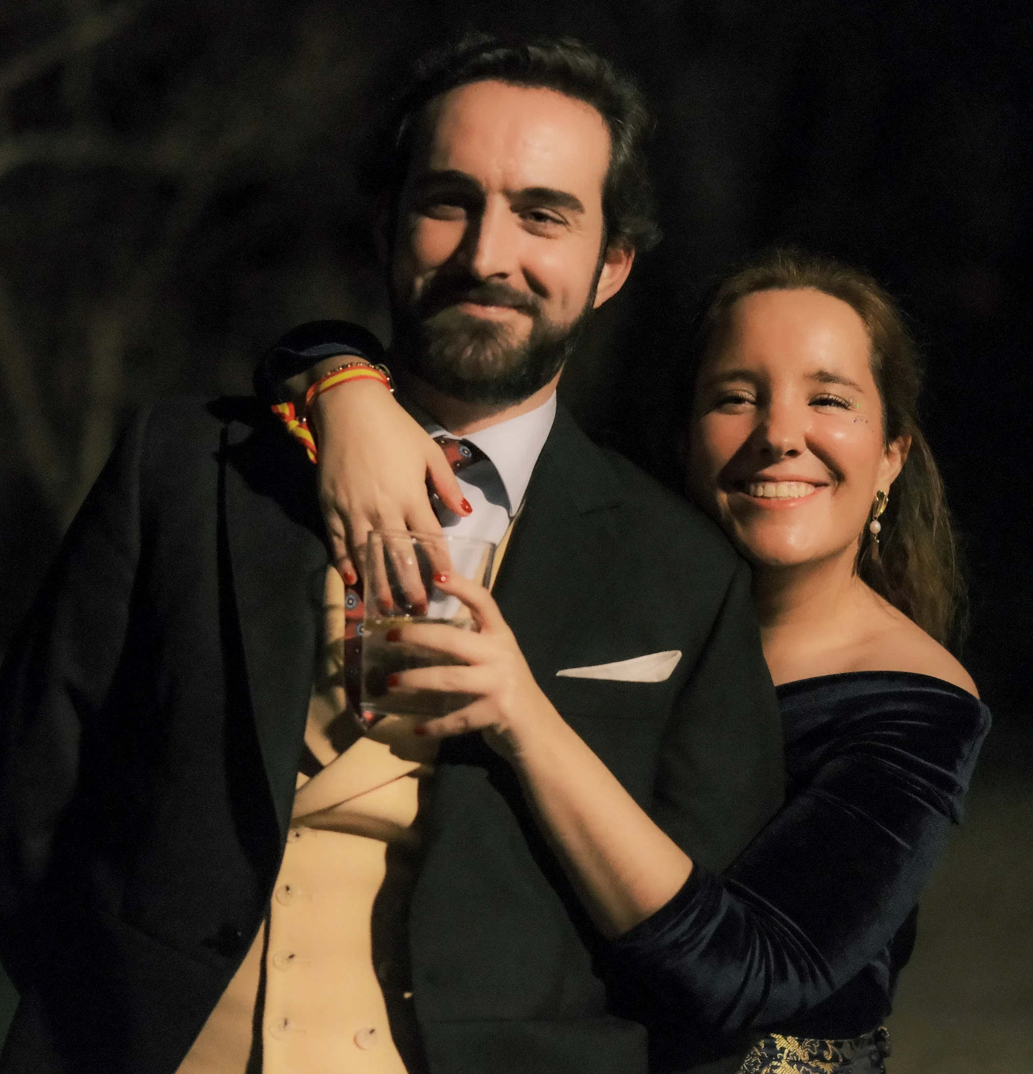 boda abrazo noche