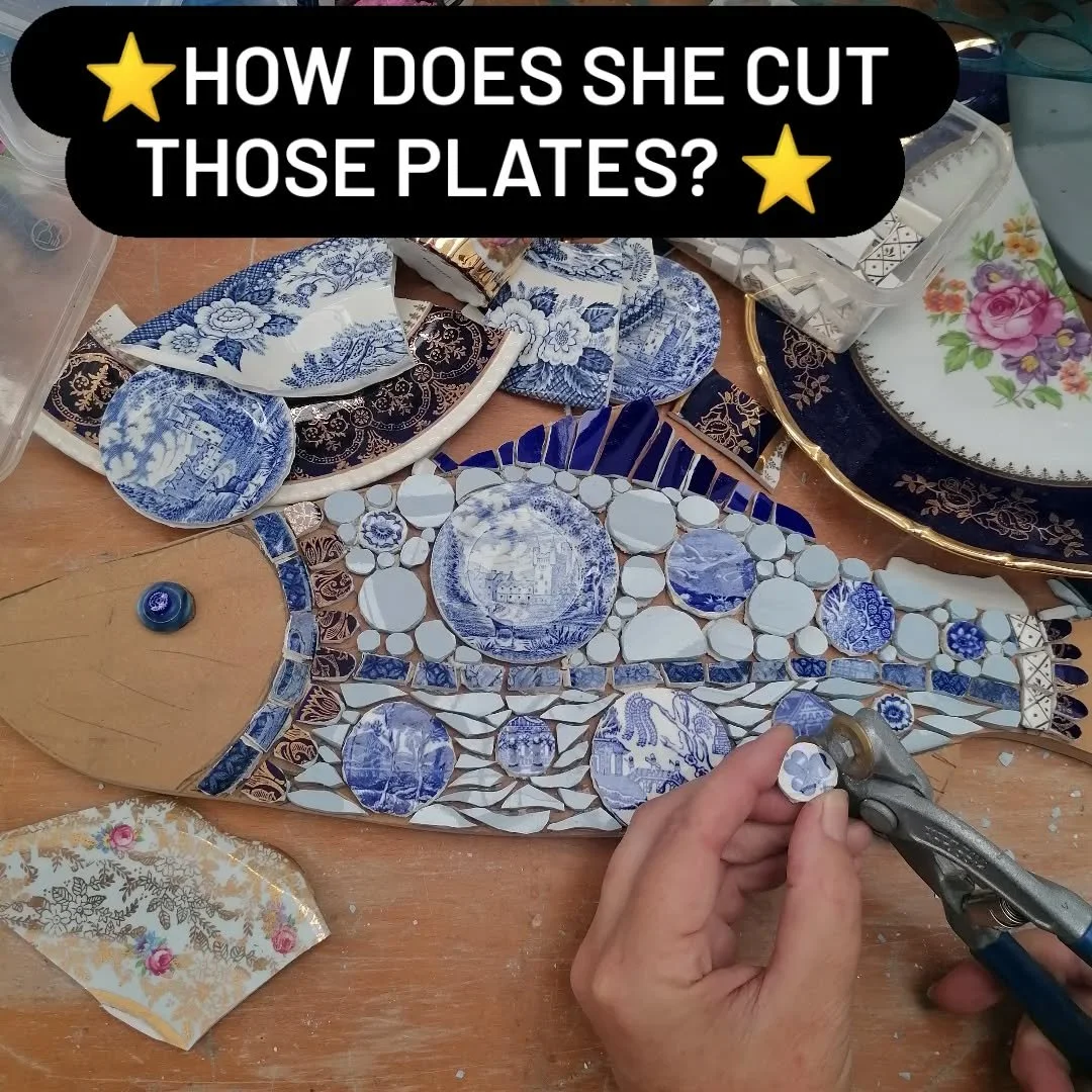 ⭐ARTIST DEMO⭐ Ever wondered how I cut all those circles and curves?

I'll be demonstrating cutting techniques in the beautiful @snapemaltings part of @brittenpearsarts collaboration with @suffolkcraftsociety
This Saturday 11th April 10.30-4.30

I'm s