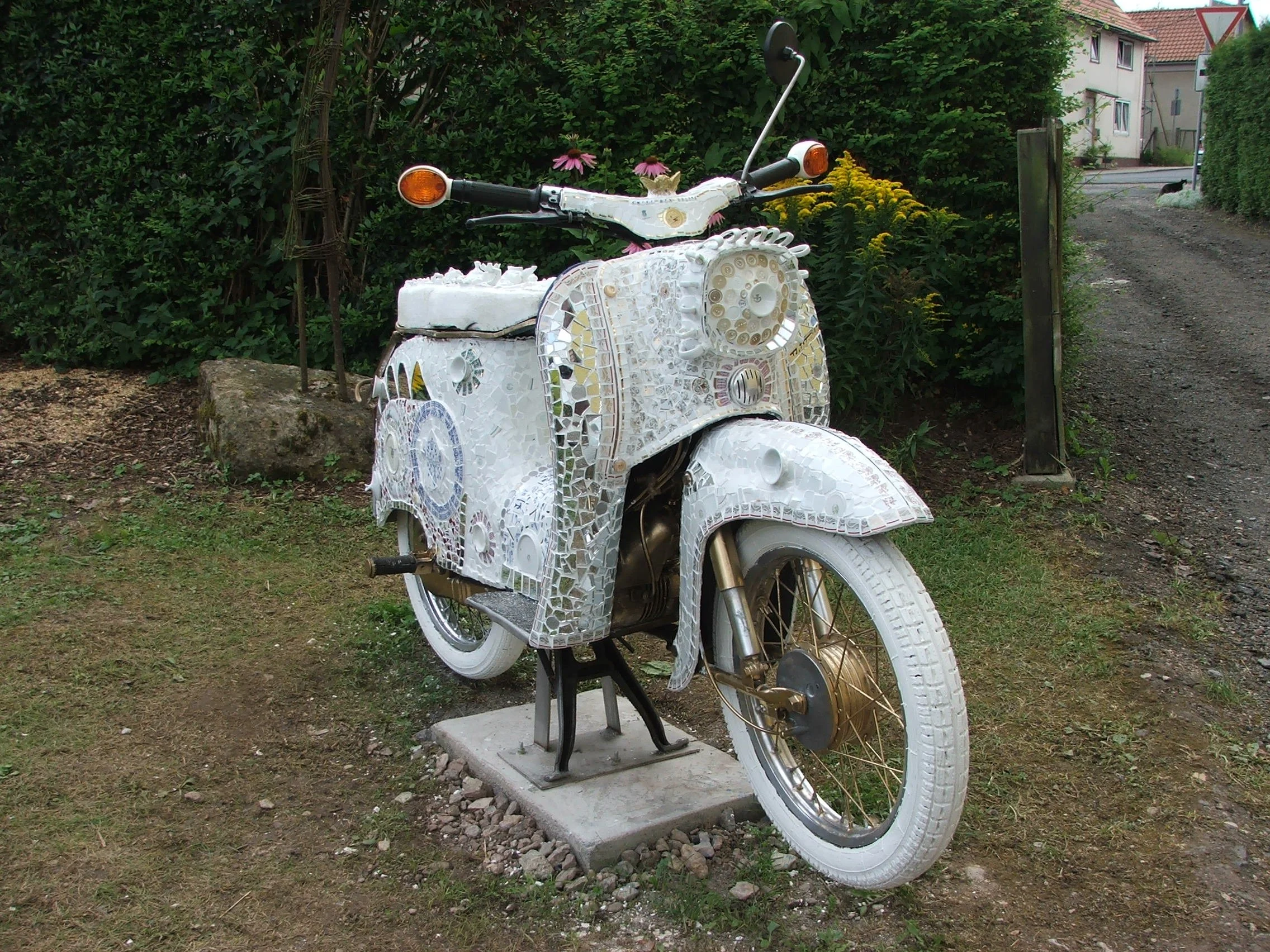 front right facing detail