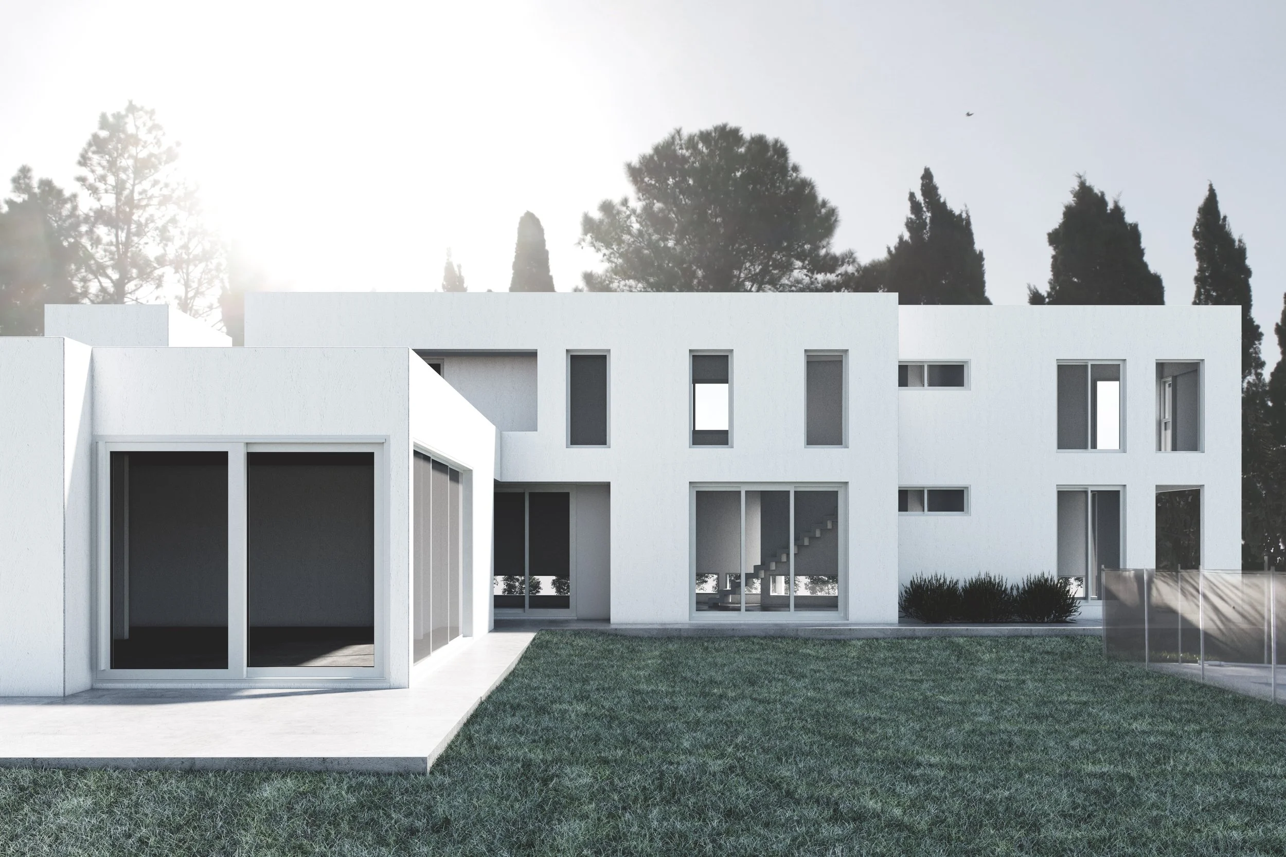 Casa moderna de color blanco con grandes ventanas, en un área de césped y árboles de fondo bajo un cielo nublado y brillante.