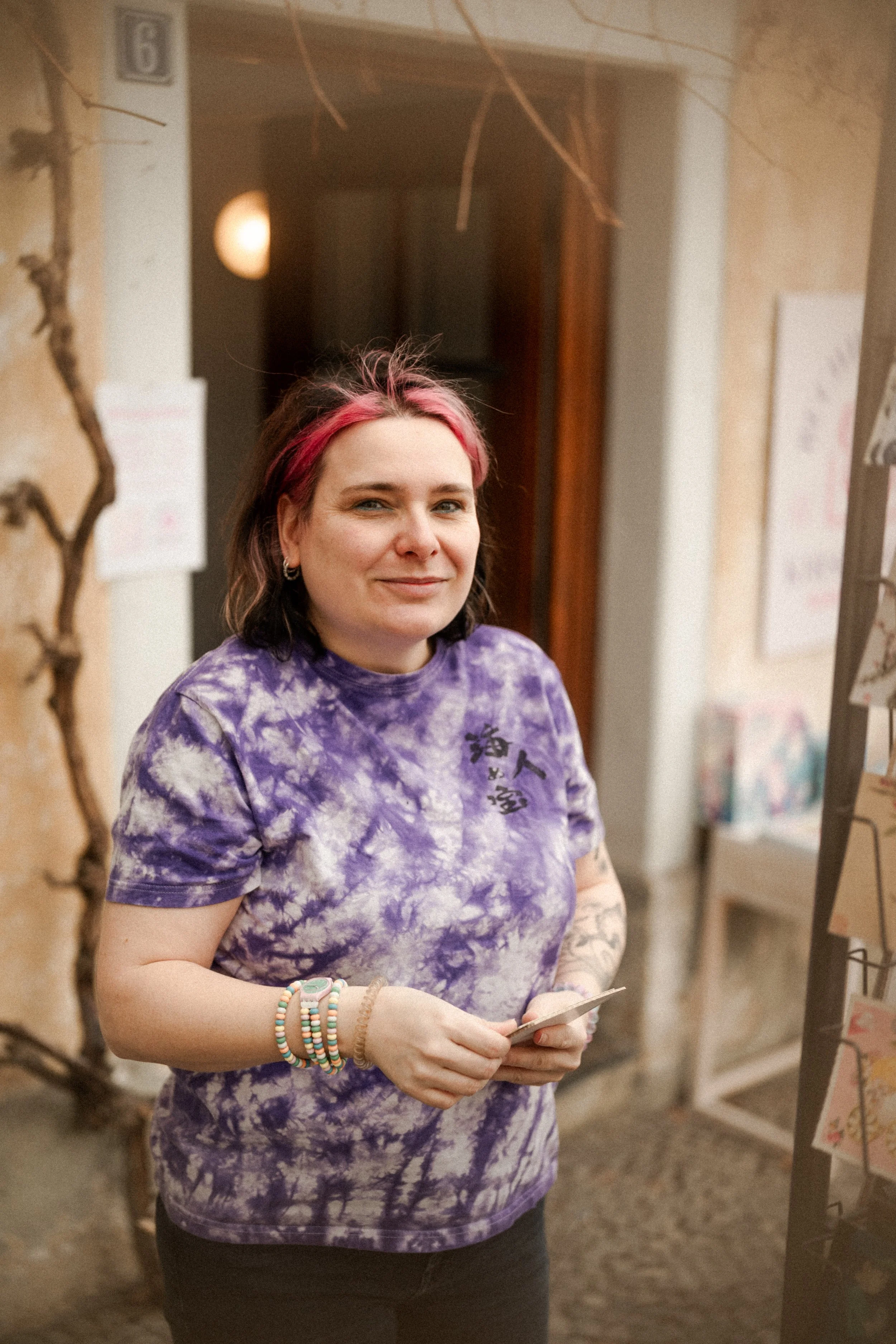 Buchhandlung Kirschblüte Schaffhausen- Personal Branding, Fotoreportage für Frauen geführtes Business, Portraits und Authentische Business Fotografie für dein kleines individuelles Unternehmen oder Geschäft, von deiner Fotografin in Schaffhausen, Win