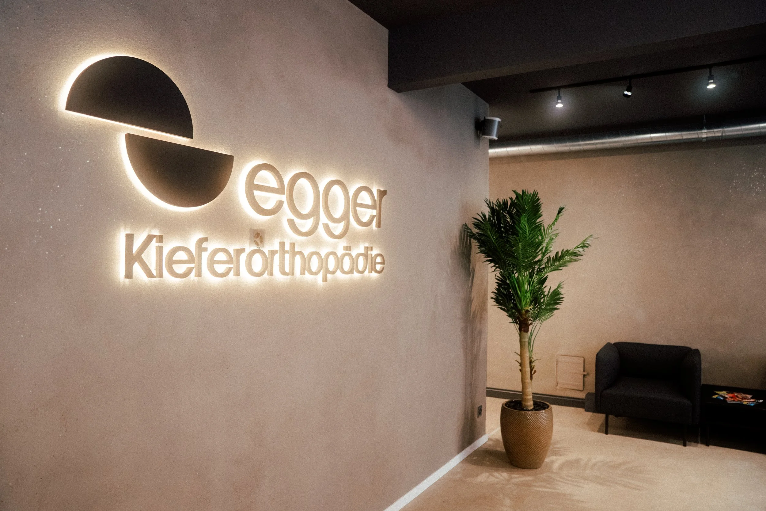 Egger Kieferorthopädie Schaffhausen - Praxisfotografie, Fotoreportagen und Business Fotos, Business Portraits und Teamfotos - deine Fotografin in Schaffhausen, Winterthur, Zürich, Thurgau