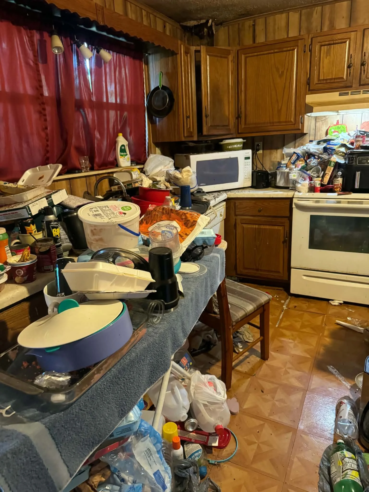 Kitchen Before Junk Removal