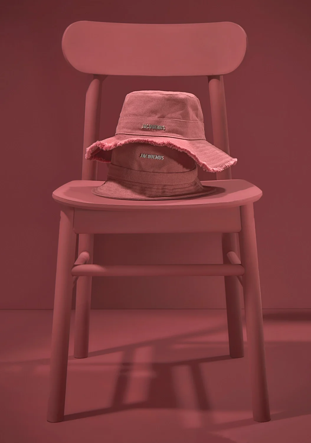 jacquemus-still-life-set-design-sedia-milano.webp
