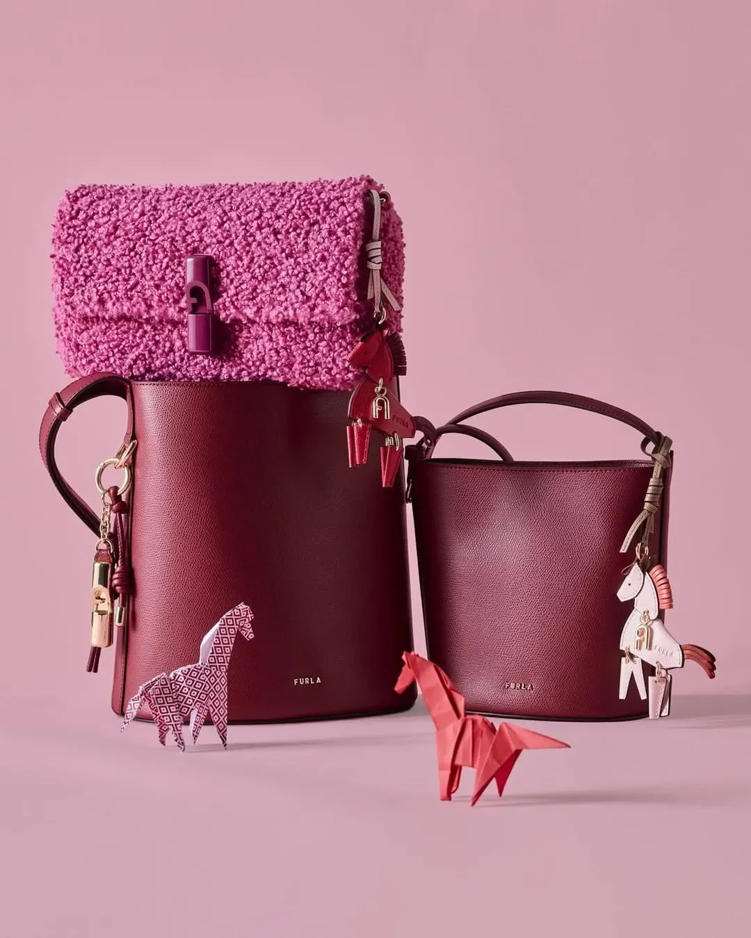 furla-still-life-borse-secchiello-bordo-boucle-rosa.webp
