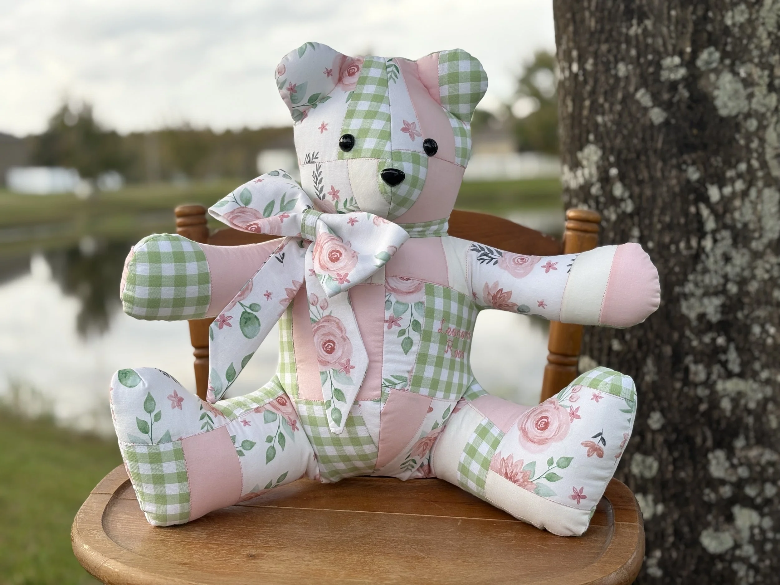 Bear_Pink_Roses_.jpeg
