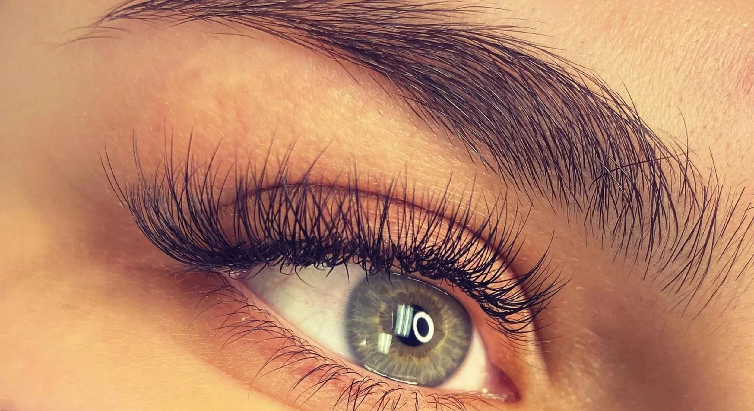 Close-up of a Korean lash lift creating naturally lifted and more defined eyelashes
