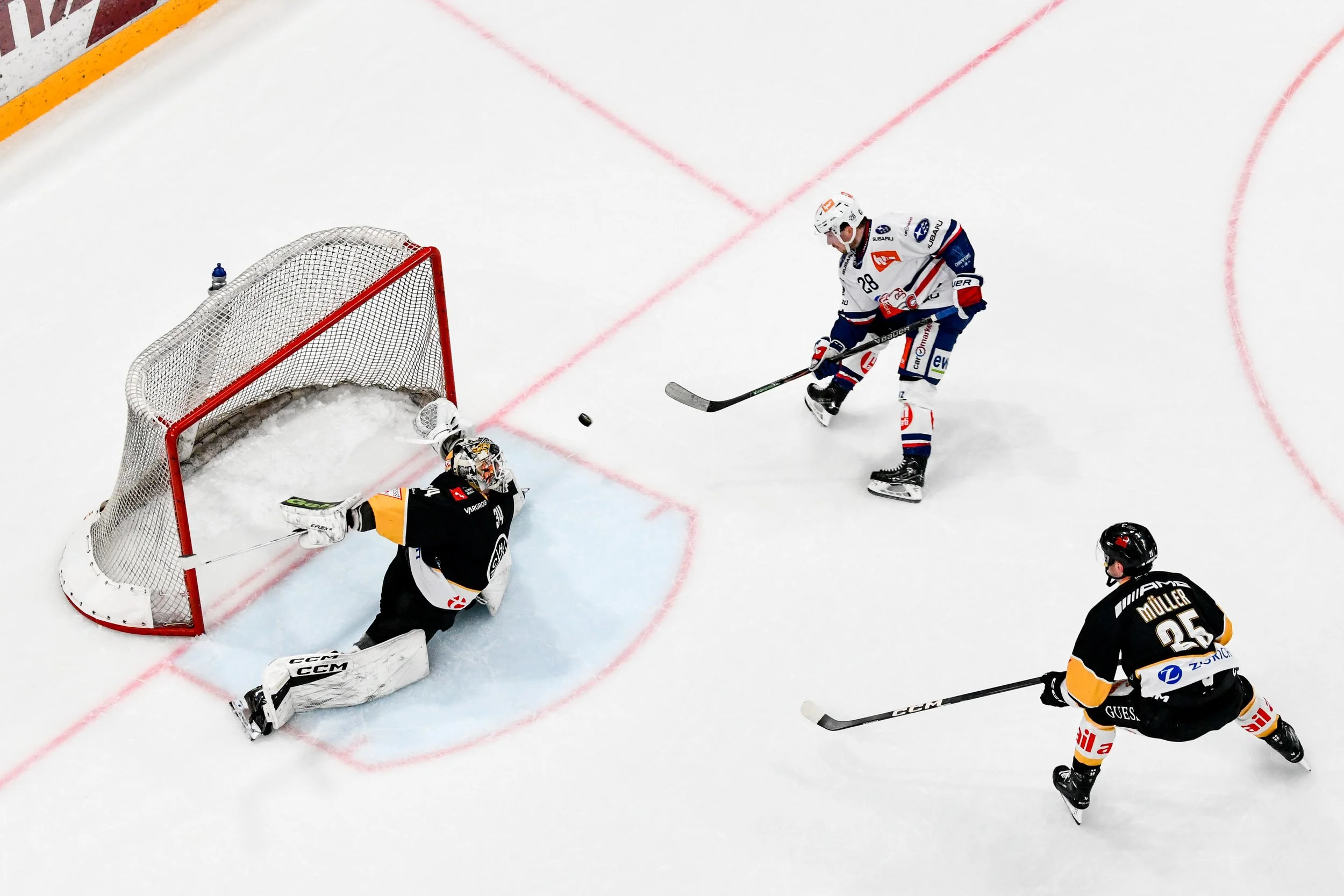  A remote camera captures from above the moment Jesper Fröden beats Niklas Schlegel during a 2026 playoff game 