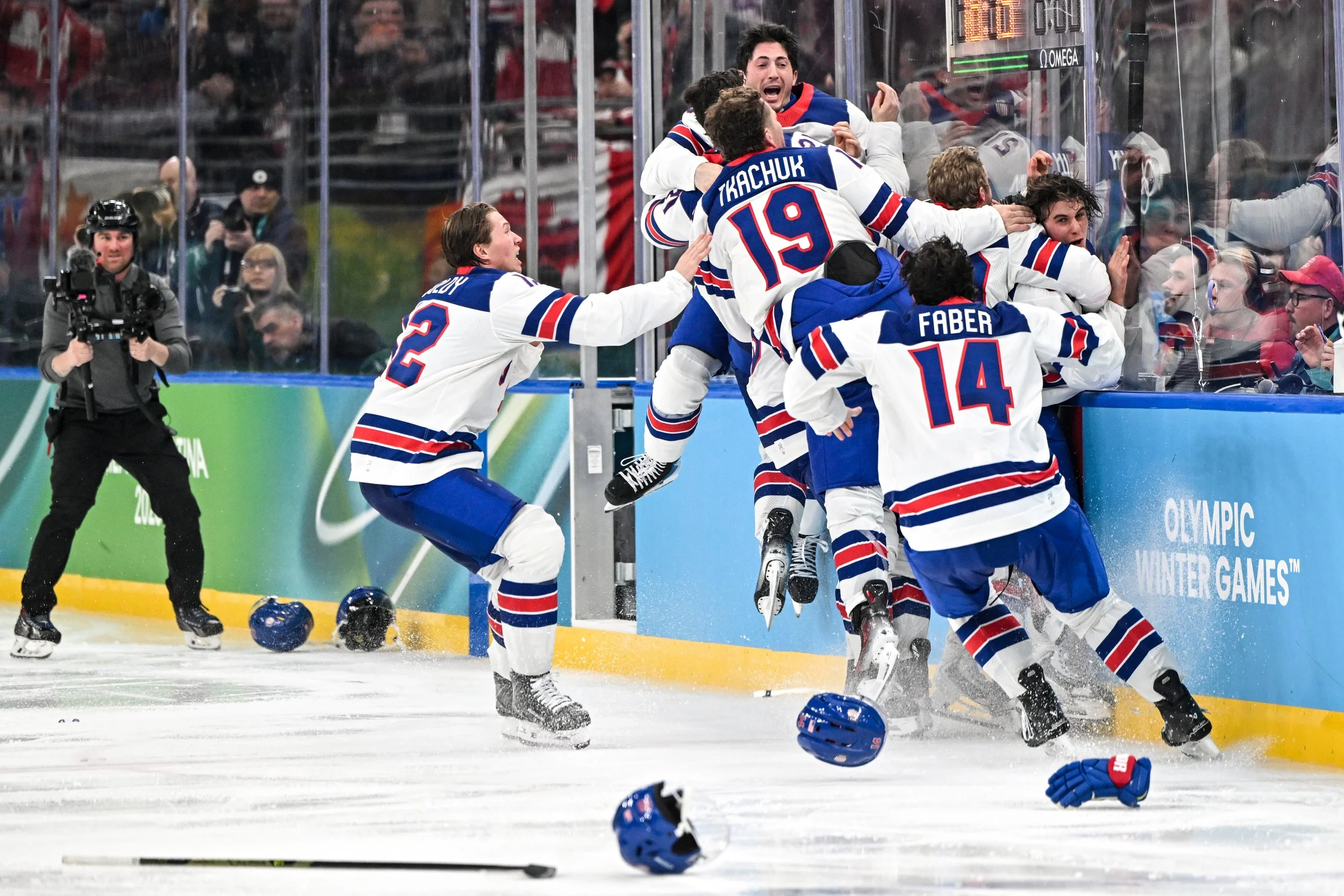  The United States celebrate Jack Hughes’ decisive goal that secured Olympic gold 
