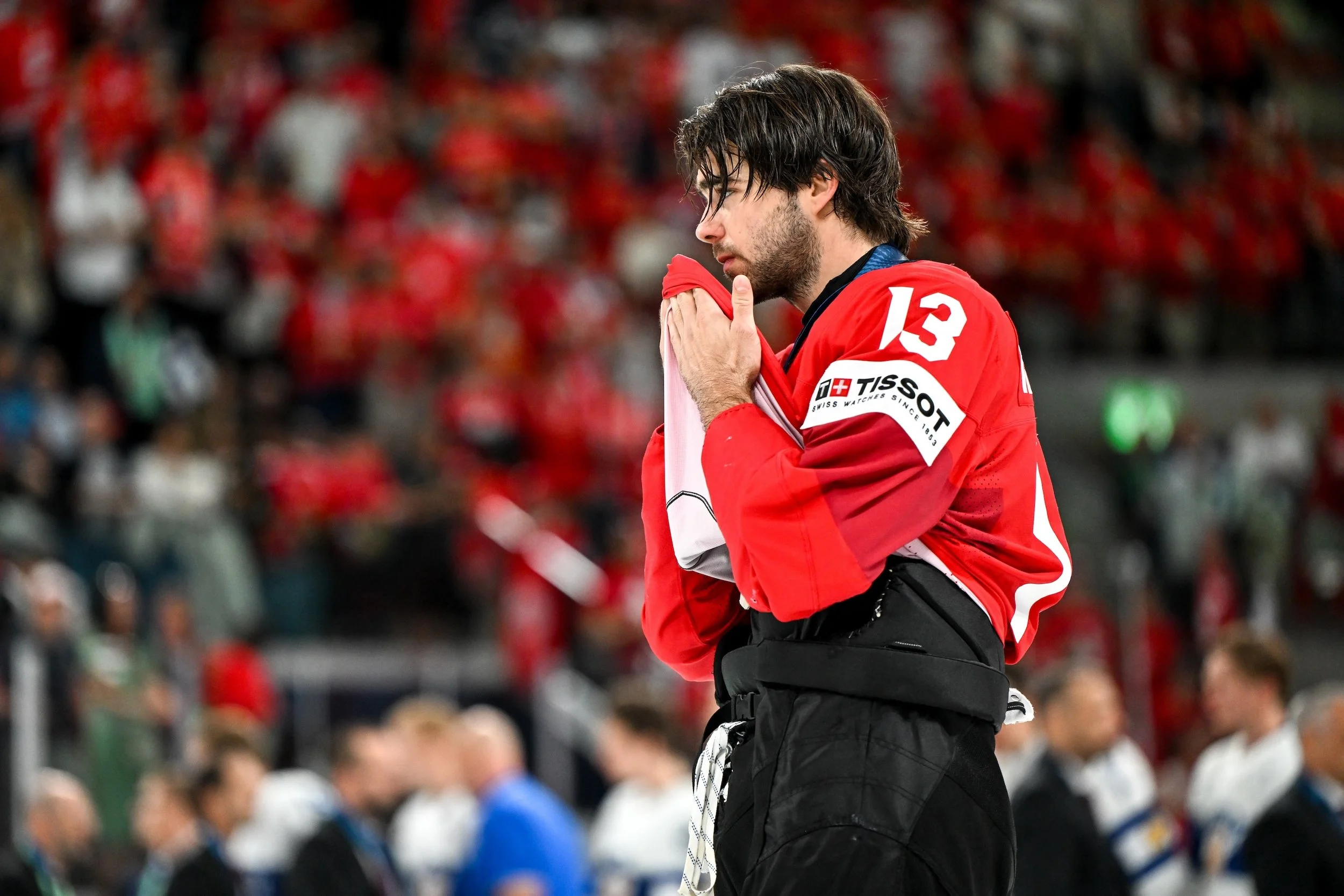  Nico Hischier is in tears after the defeat in the final 