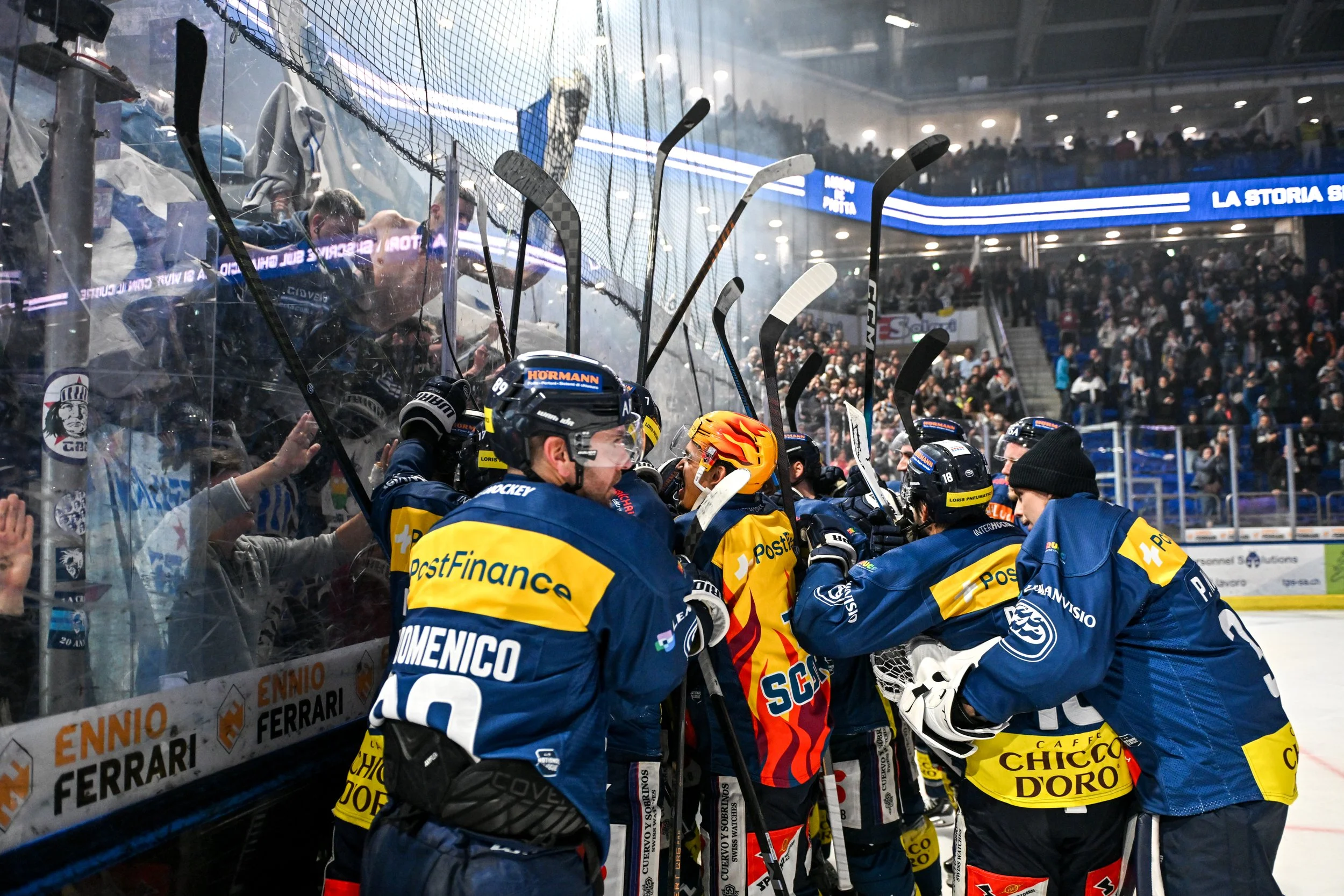  Ambrì celebrate the victory with the fans 