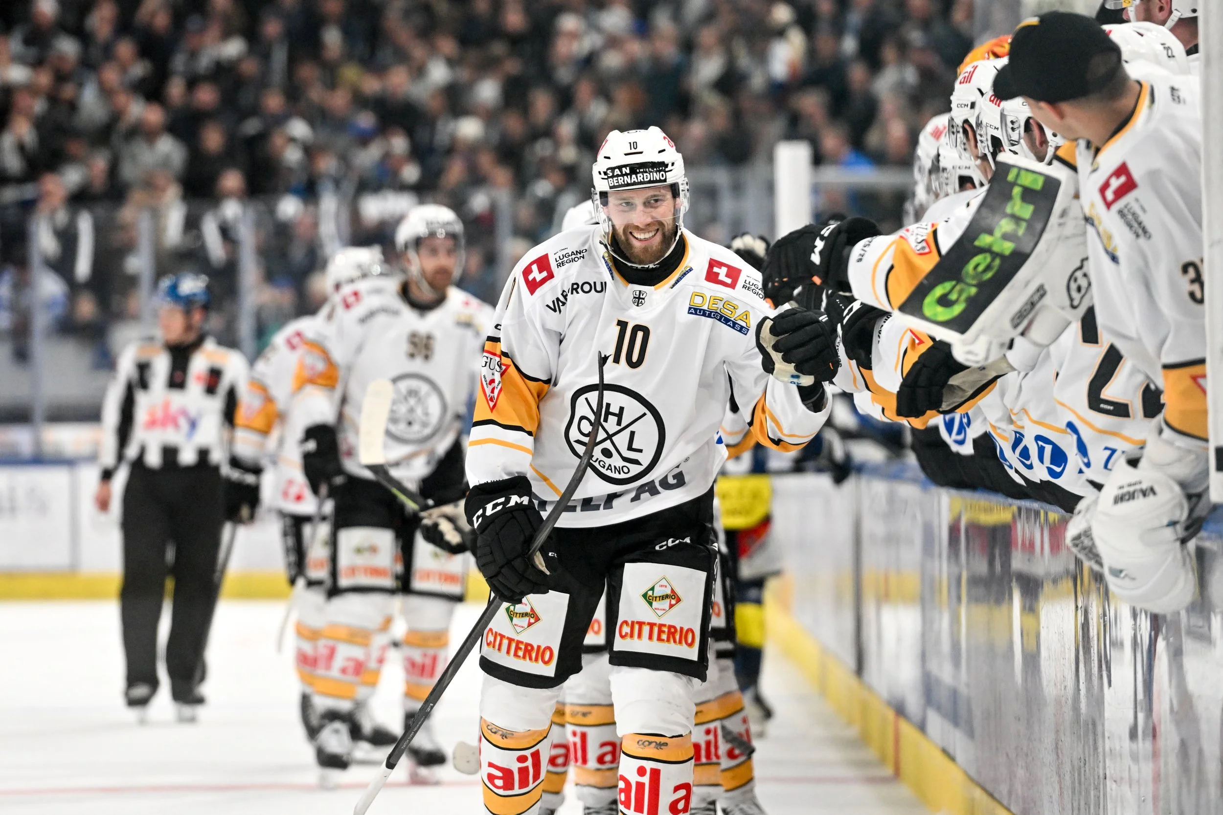  Jiri Sekac smiles after scoring in the derby against HC Ambrì Piotta 