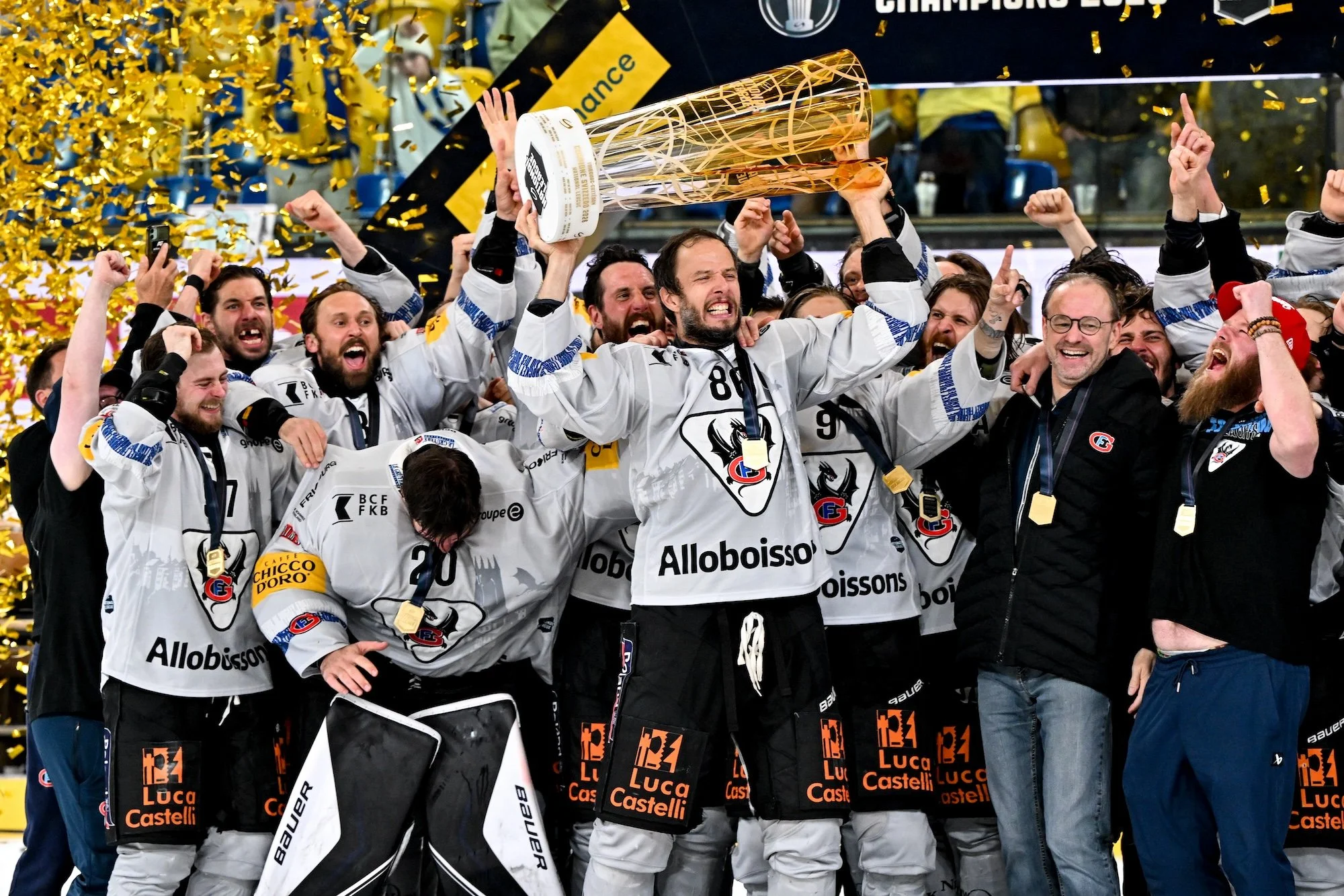  The moment Fribourg raised the Swiss championship trophy for the first time in its history 