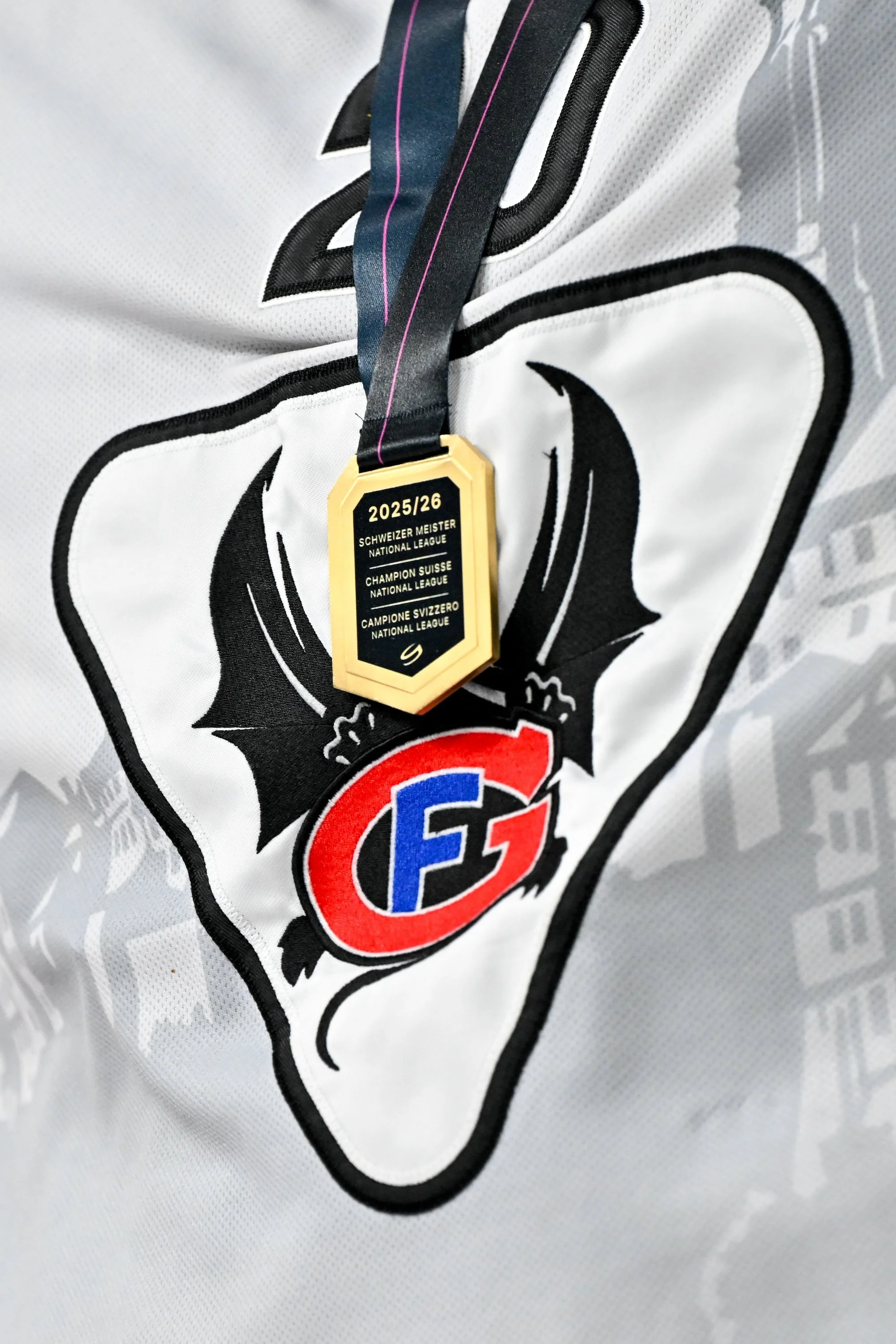  A close-up of Fribourg’s Swiss championship medal 
