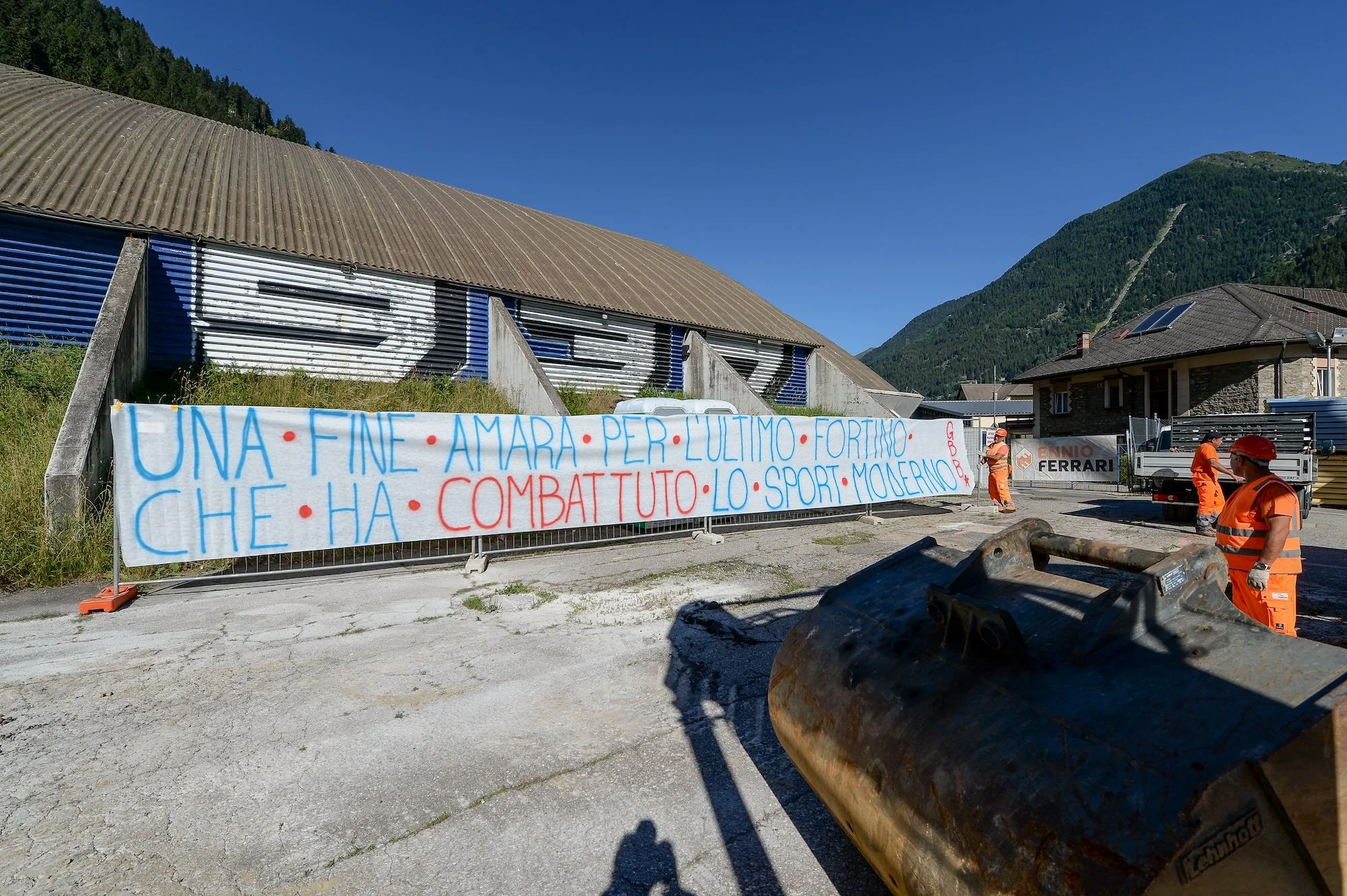  Fans unveil a banner with a message before the demolition of the old Valascia begins 