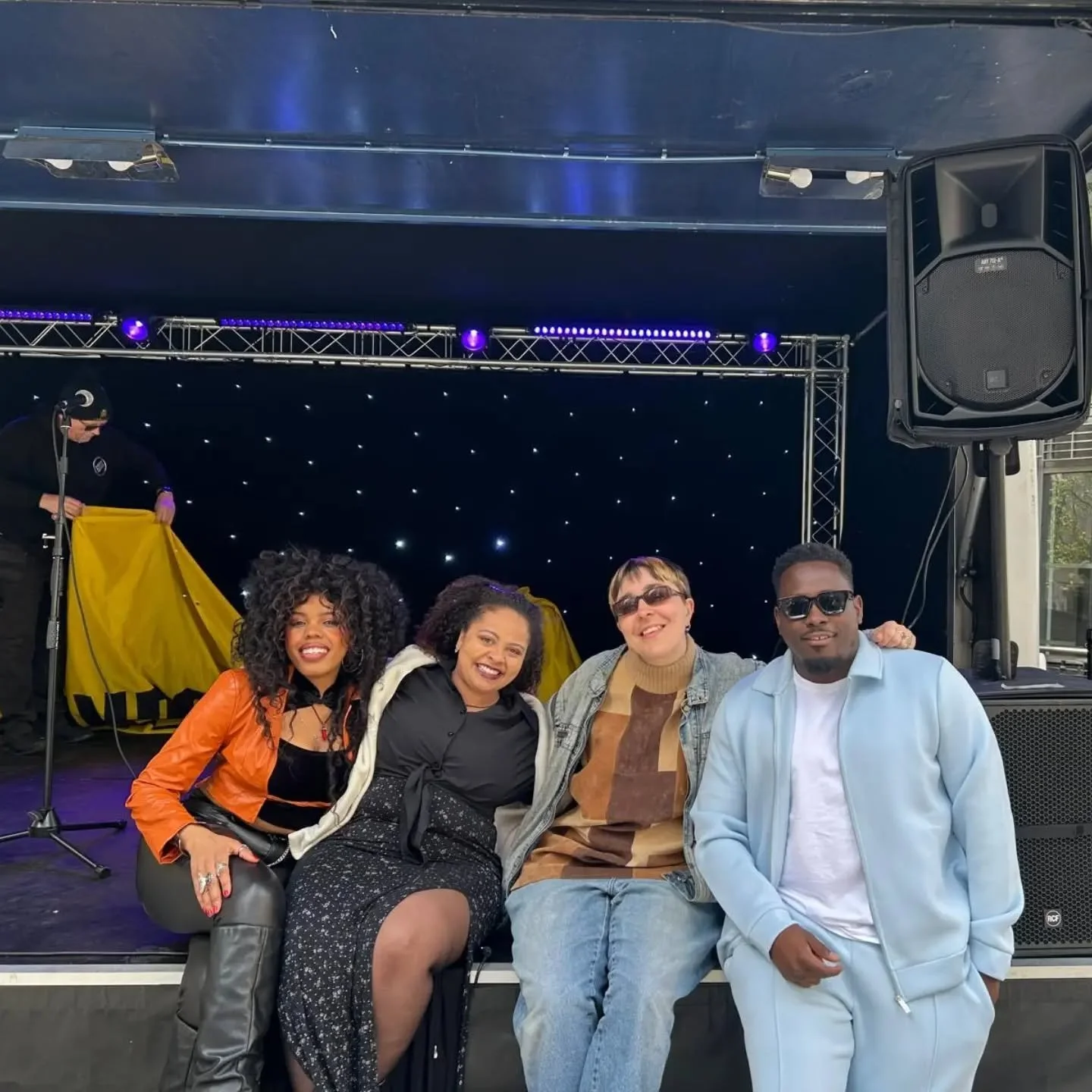 It was great to share the stage with @margomool and @lydialutudi at the @londonlandmarkshalf marathon a couple weeks back. 

Thanks @olatorch_  for the great intro and @themidimusiccompany for the intive! 🌓
.
.
.
.
.
#londonlandmarkshalfmarathon #mm