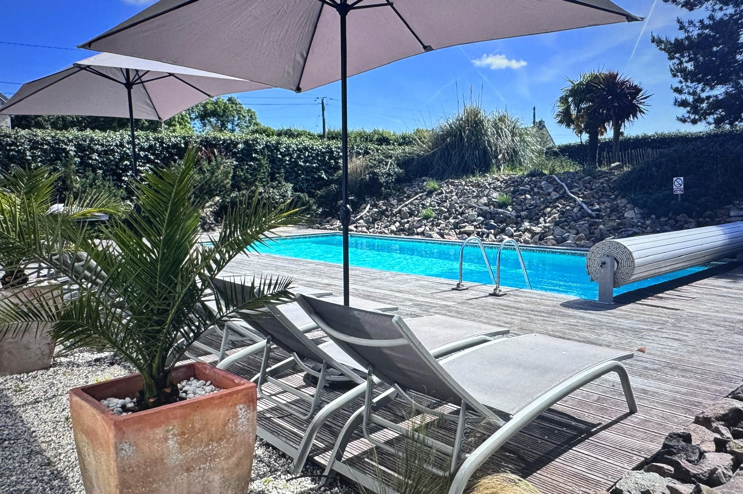 Heated swimming pool at La Brocanterie luxury holiday rental