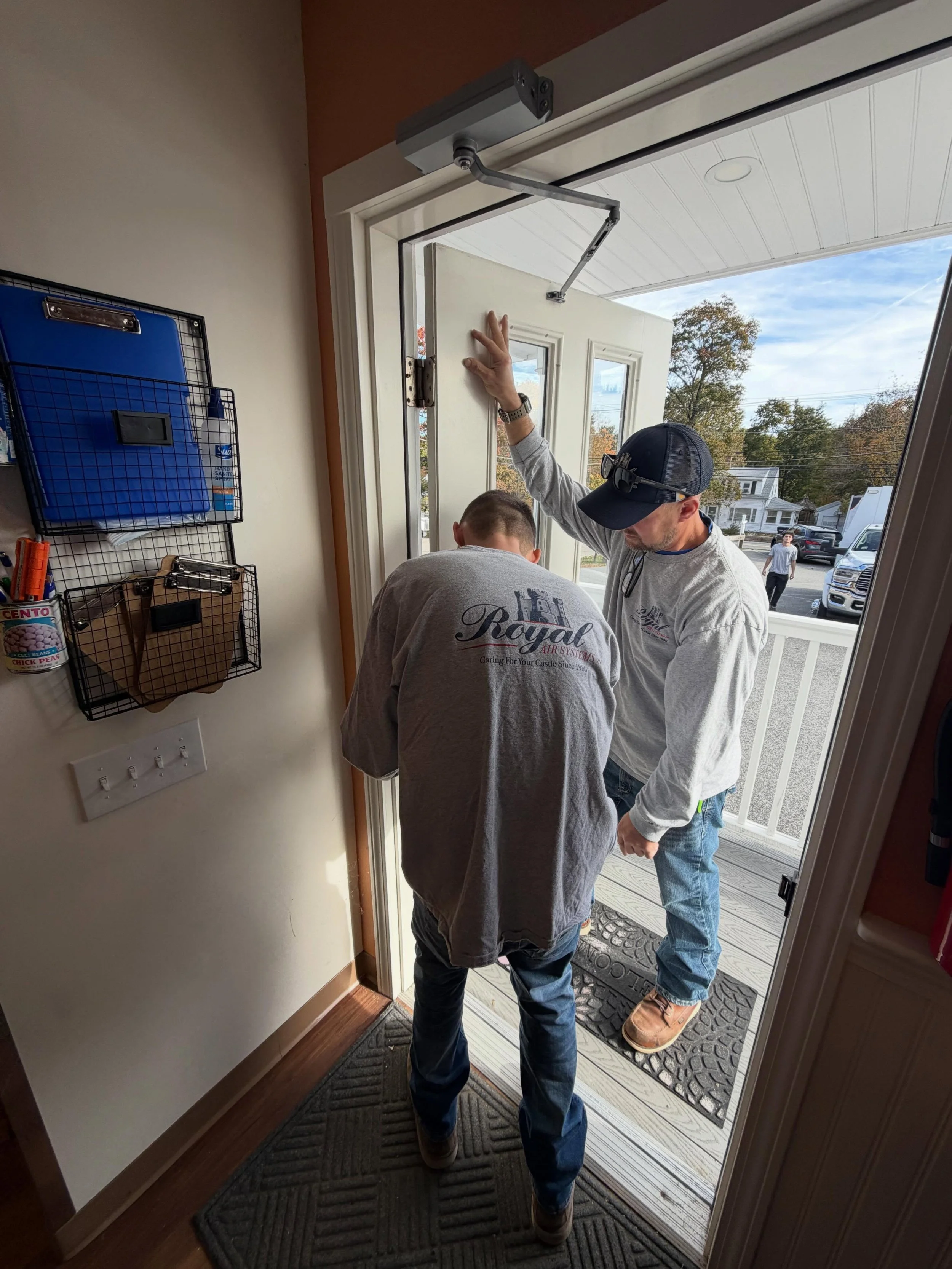 Thank you @royalairsystemsinc who just happened to be in the vicinity when our door hinges came loose! A quick run to the truck for some tools &amp; screws and our door is back in business. 

Royal Air, we appreciate you going above &amp; beyond in A