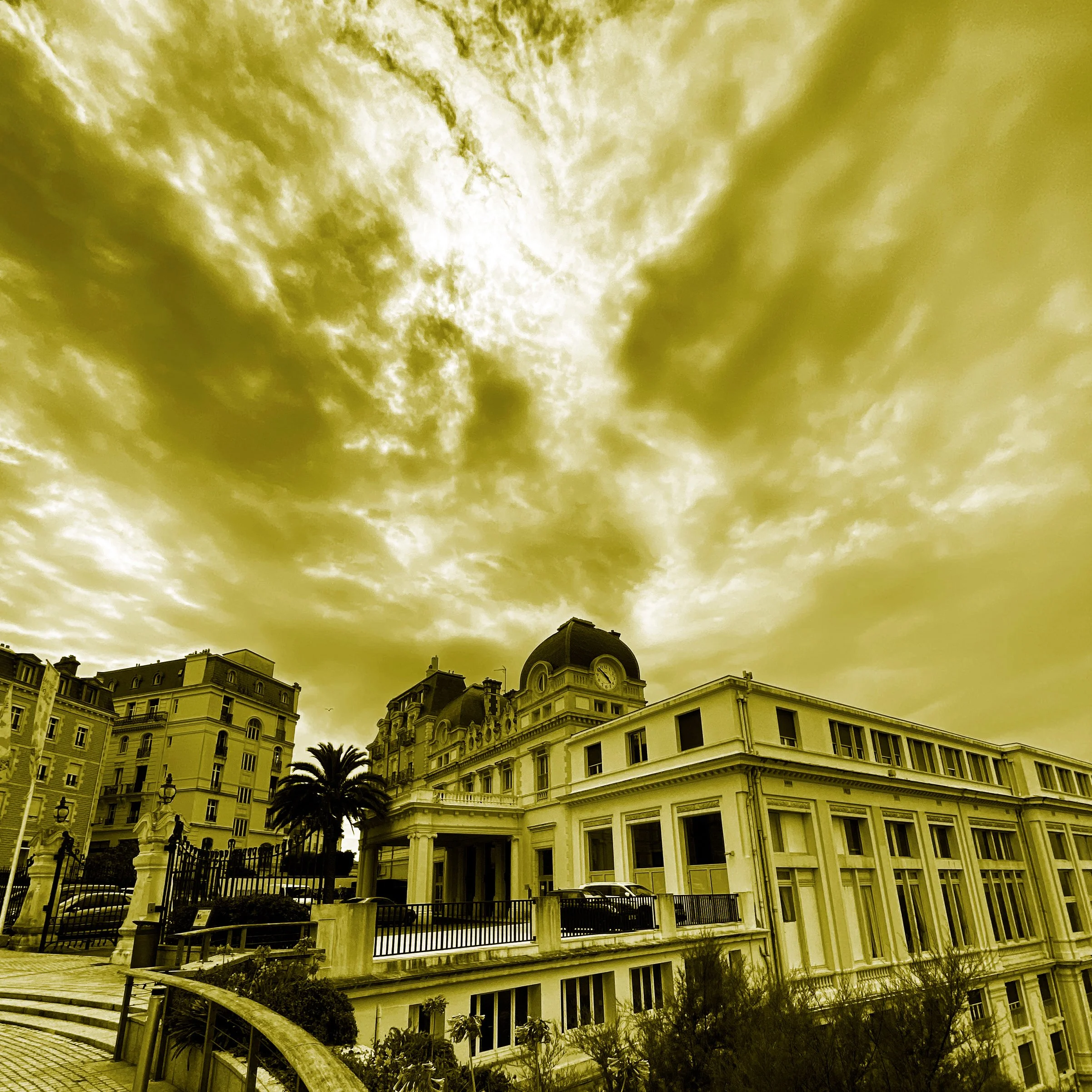 Himmel_Biarritz_gelb.jpg