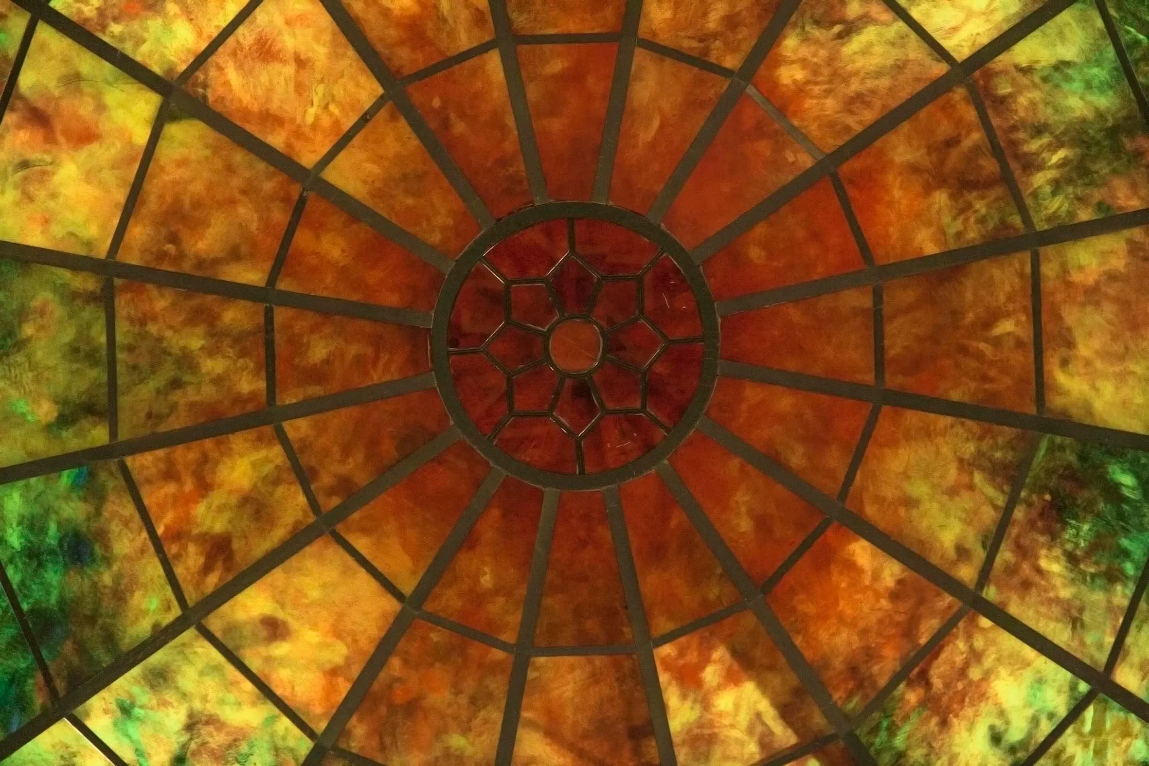 krizsan_stained_glass_dome_temple_2015_e.webp