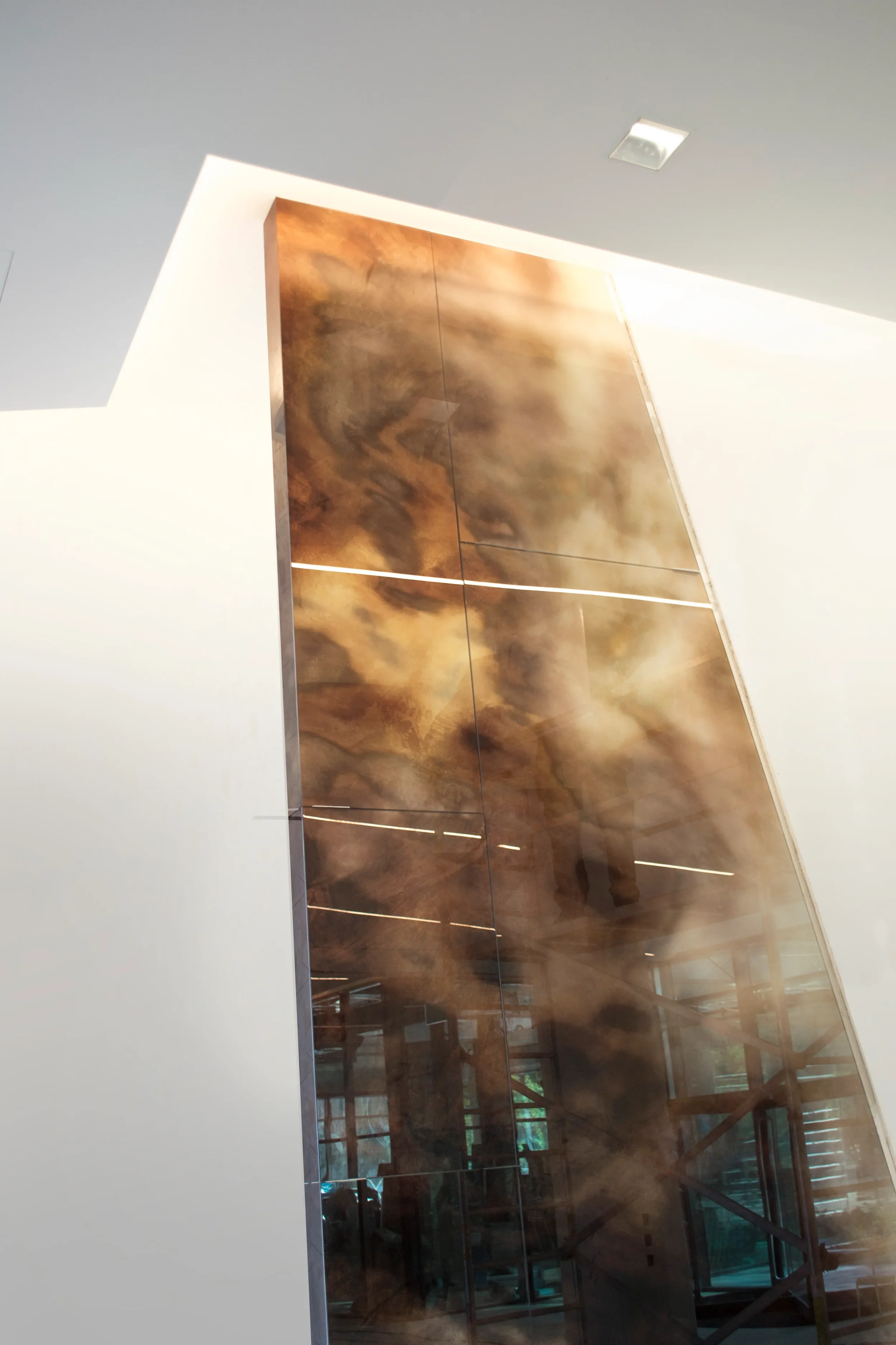 krizsan_lobby_art_glass_installation_pg-8.webp