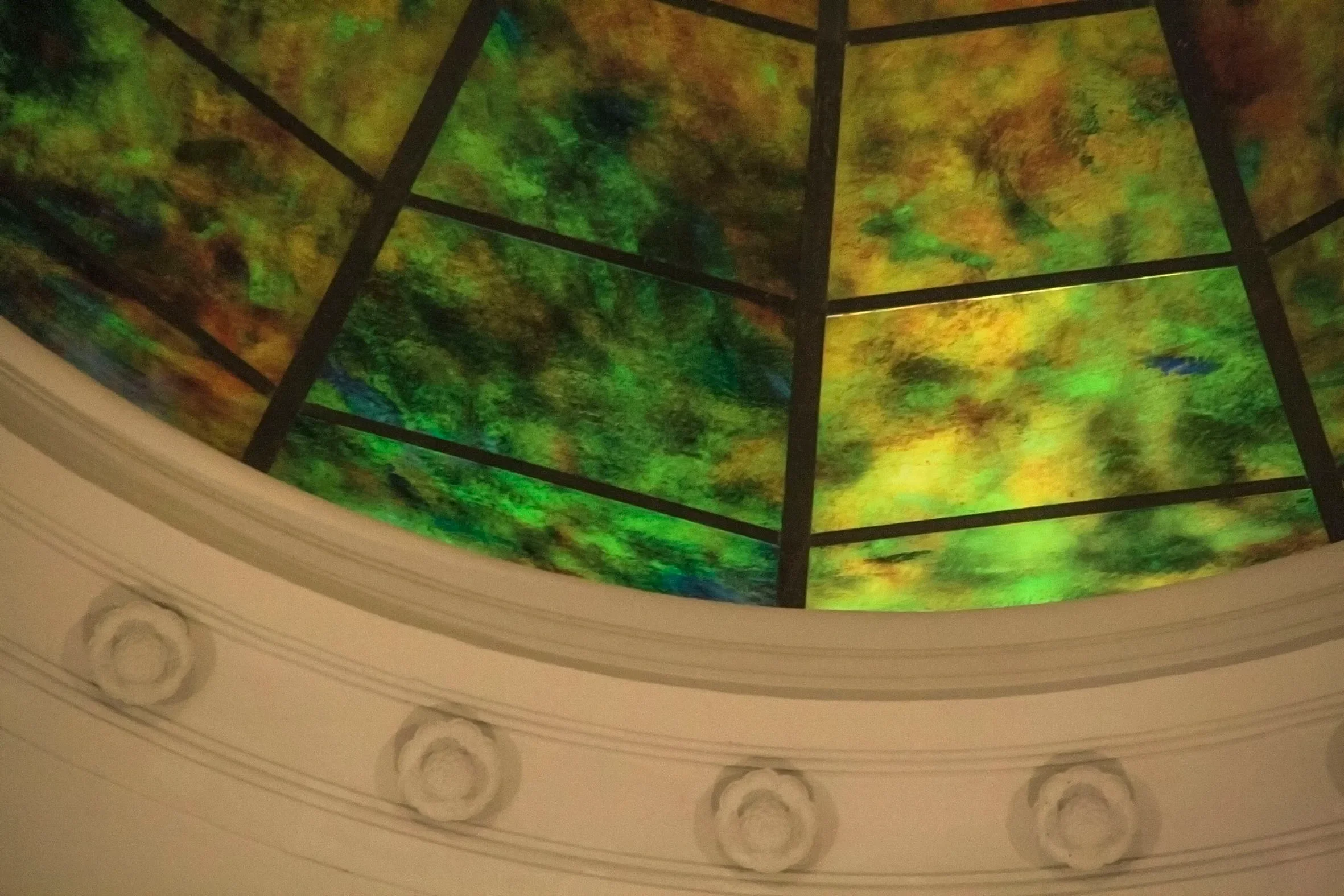 krizsan_stained_glass_dome_temple_2015_d.webp