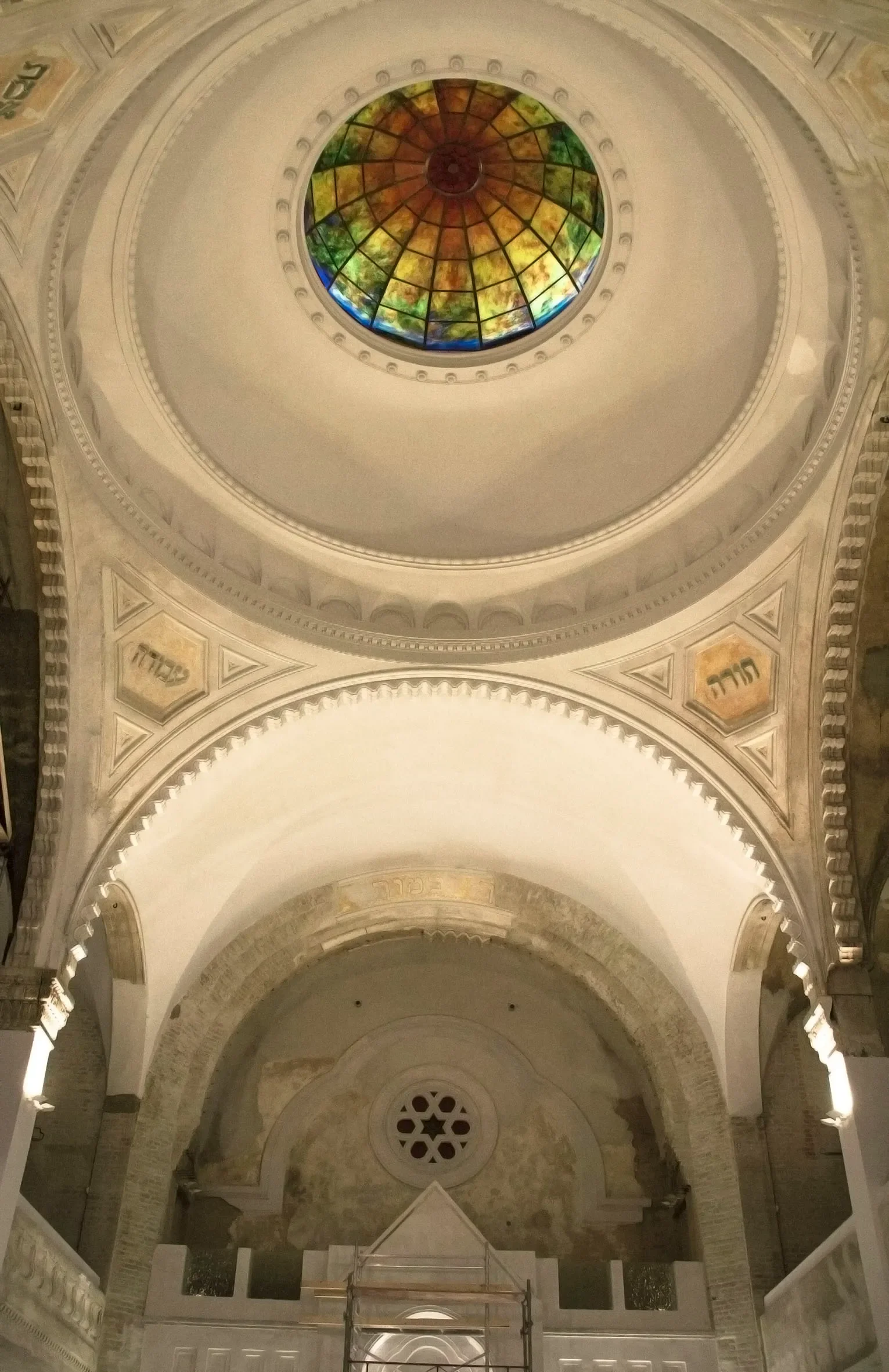 krizsan_stained_glass_dome_temple_2015_g.webp