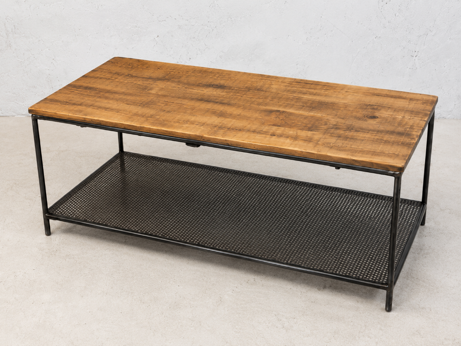 Table_basse_avec_sa_planche_de_rangement_en_métal.PNG