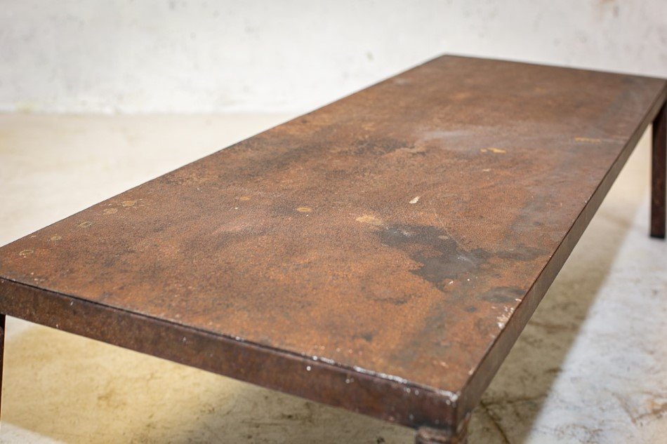 table-basse-tout-en-metal-rouille.jpg