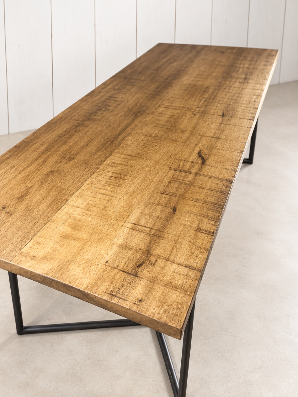 table-de-repas-en-bois-massif-realiserpargregetcoamarseille-ebeniste.PNG