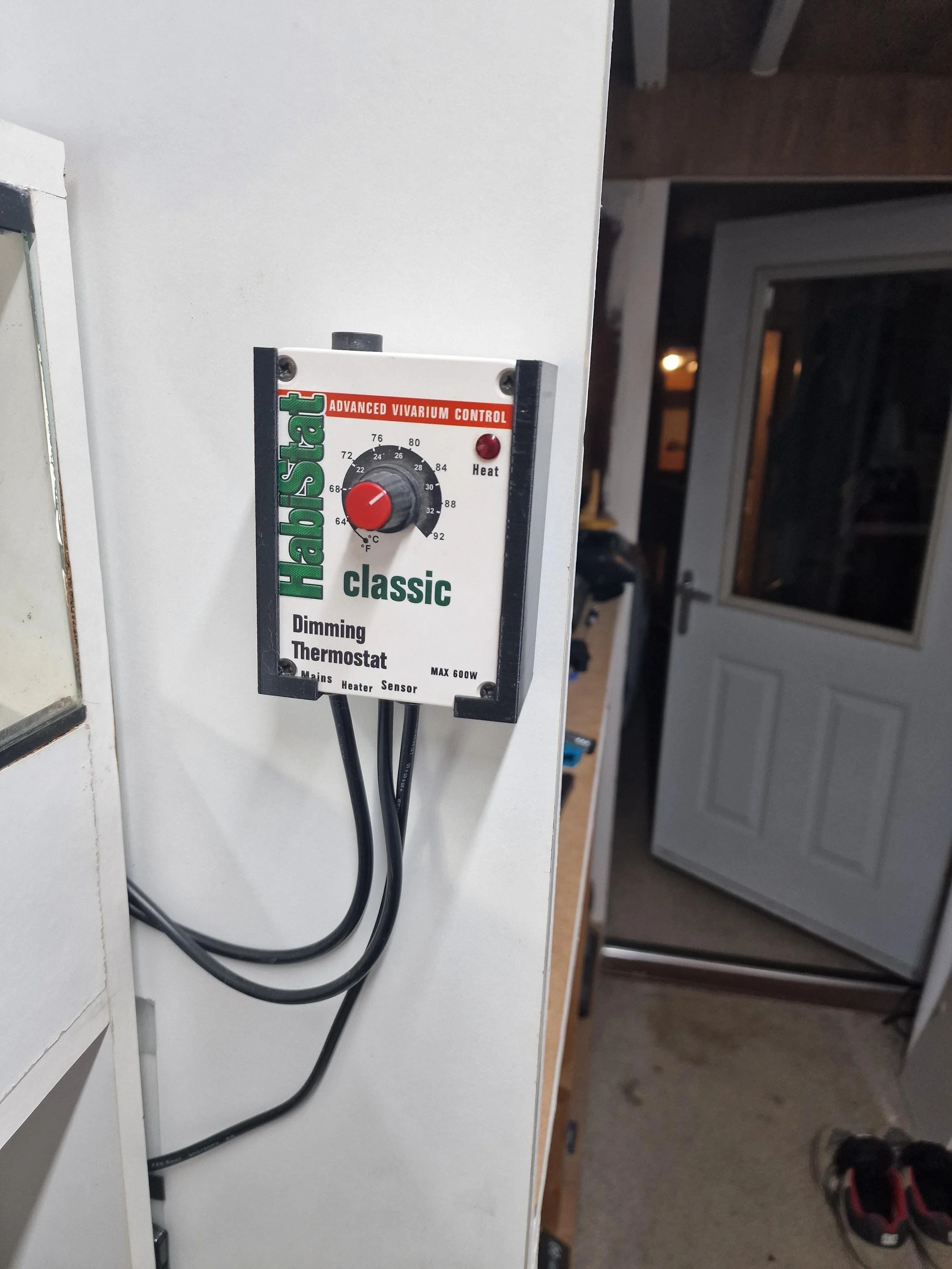 Habistat Thermostat Holder (for the older type of Habistats without the fixing lugs.)