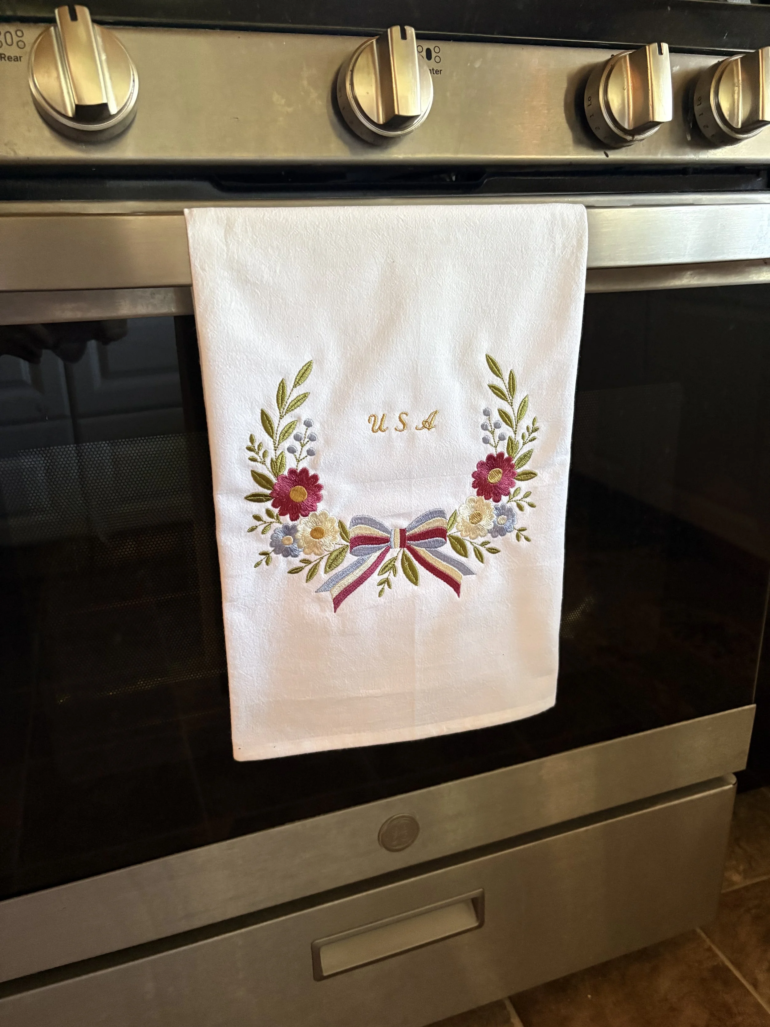 Heirloom Americana Floral Wreath Tea Towel