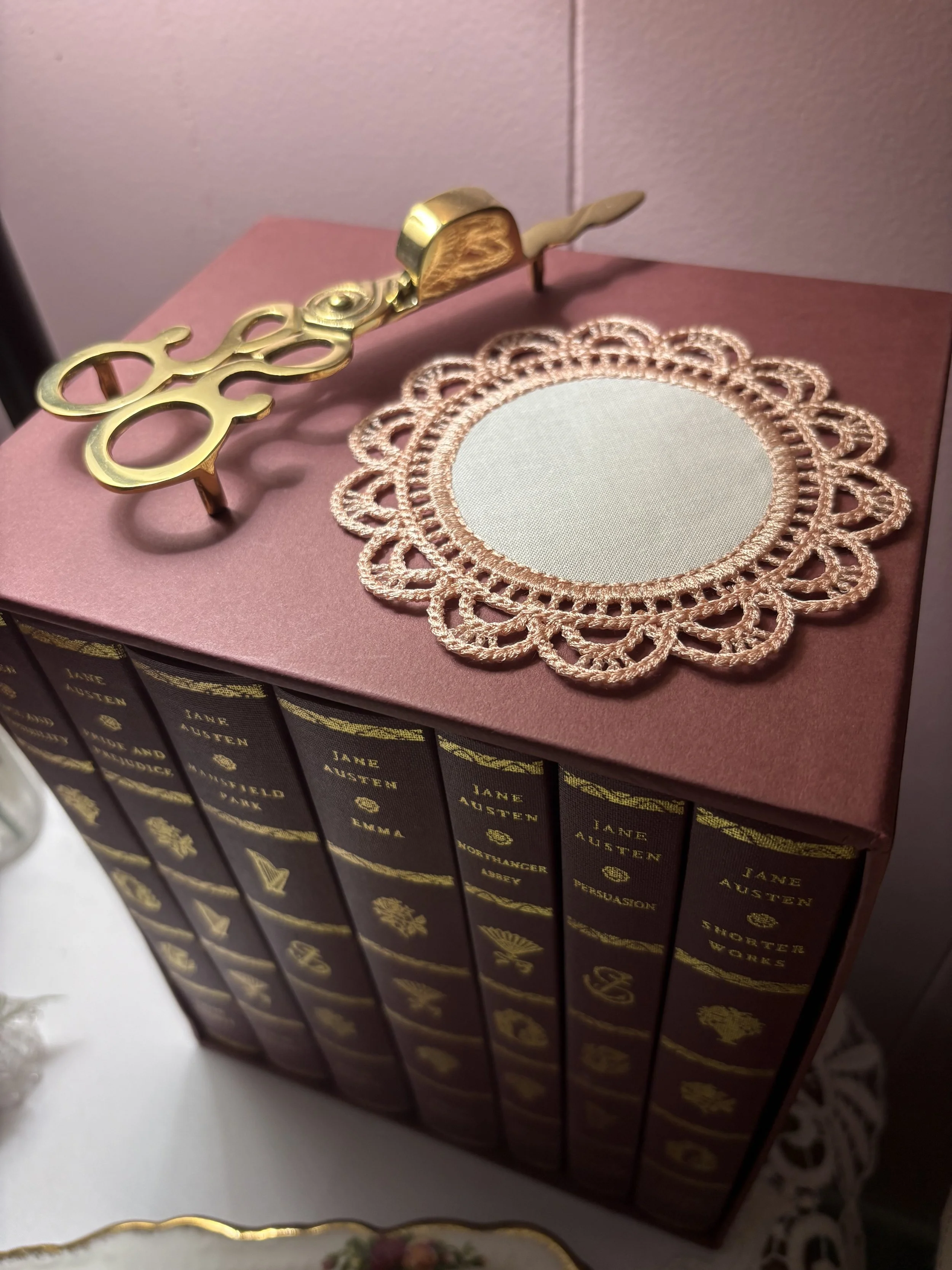 Cameo Lace Accent Mat