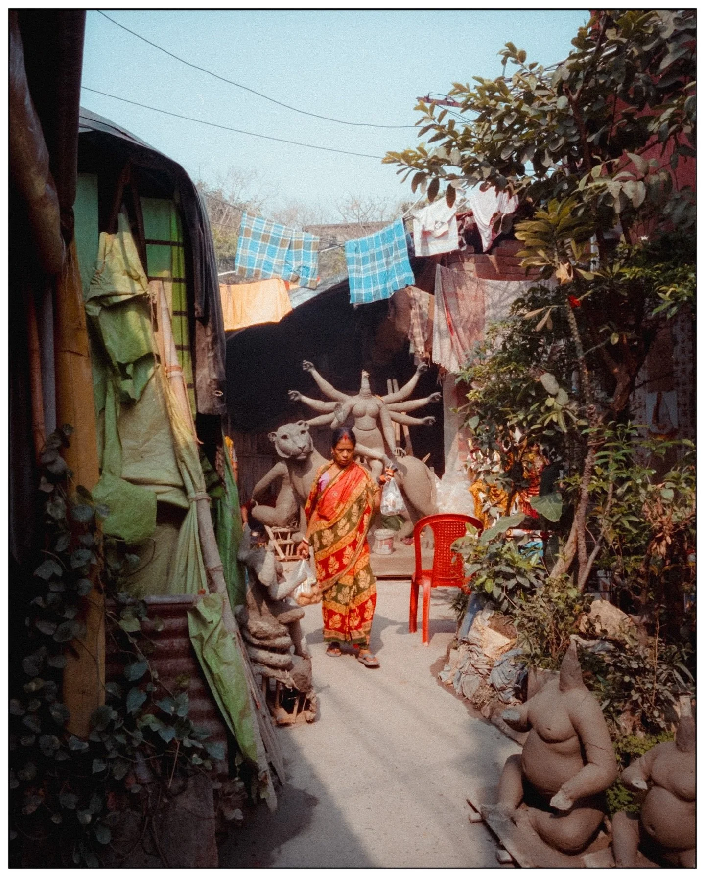 Moments on point &amp; shoot film camera when travelling in India 🇮🇳

📷 Ricoh GR1s
🎞️ Cinestill 400D (thank you @photopoint for a roll)

#india #35mmfilm #ricoh #cinestill400d #travelling