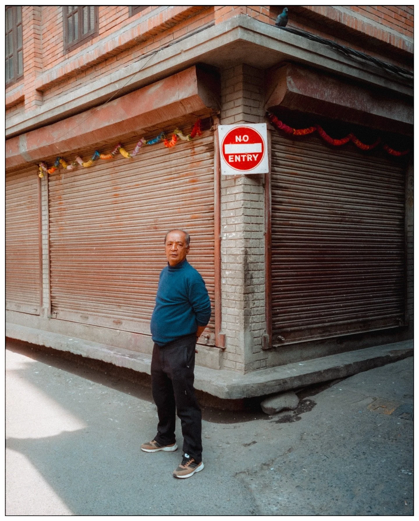 Sorry for all these film photos from Nepal, but I shot 5 rolls and I love them all! 🇳🇵

📷 Leica M7 + Voigtlander CS 28/2.8
🎞️ Cinestill 400D
Scanned at home with @valoi.co 

#nepal #35mmfilm #cinestill #leicacamera #travelasia