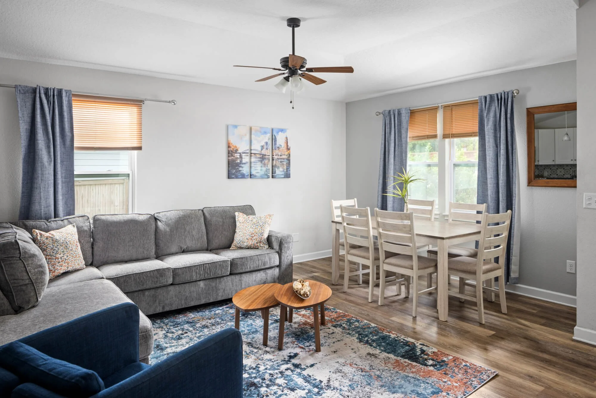 Living and dining area with seating for the whole group