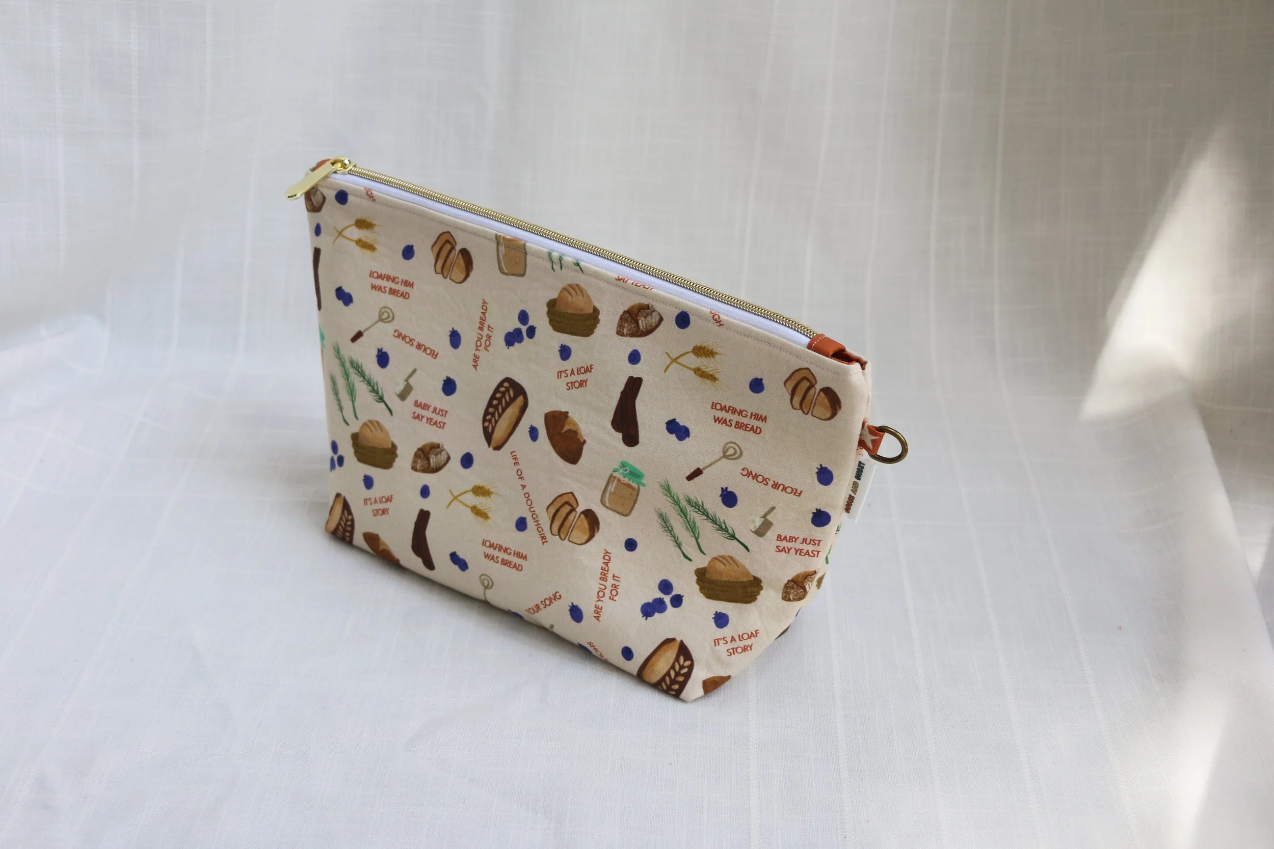 doughgirl medium zipper 04.JPG