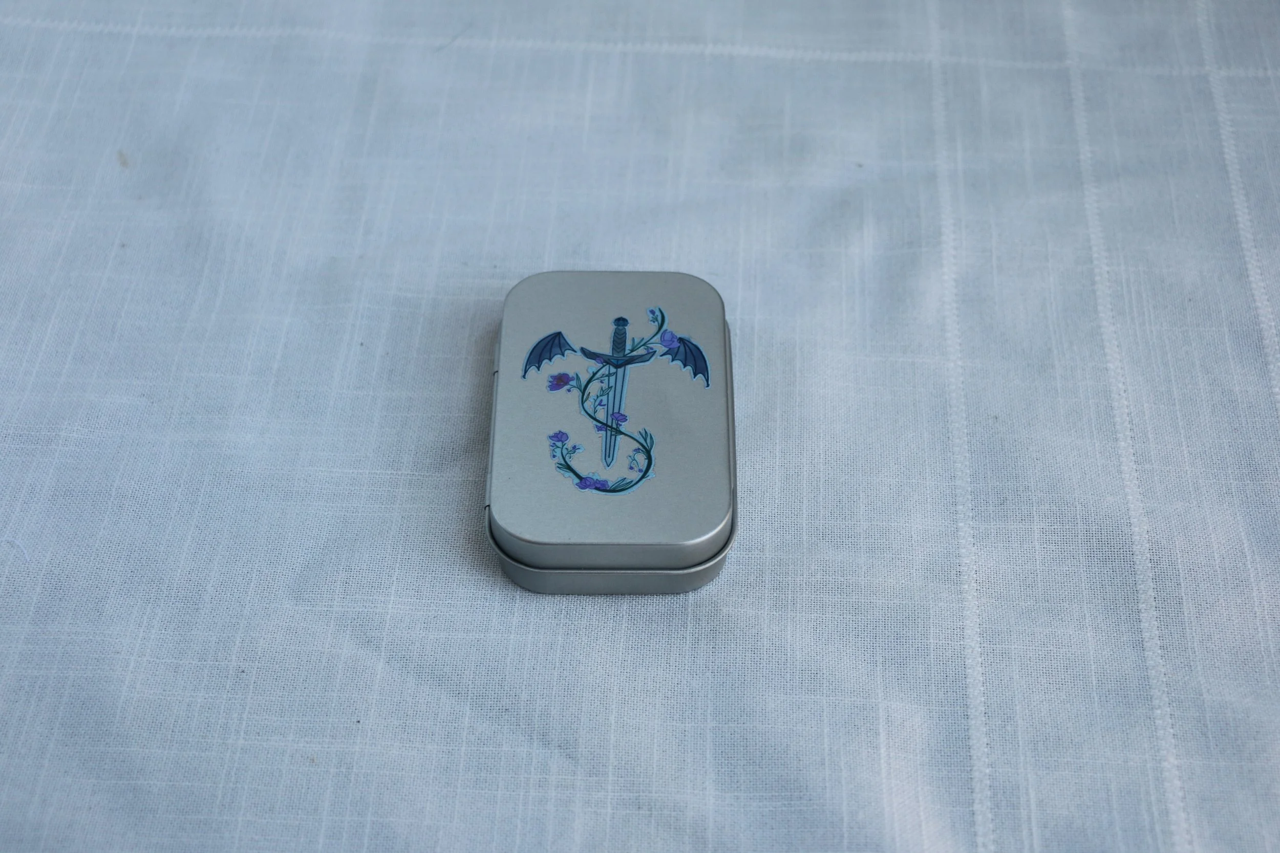 fae's blade notions tin 08.JPG