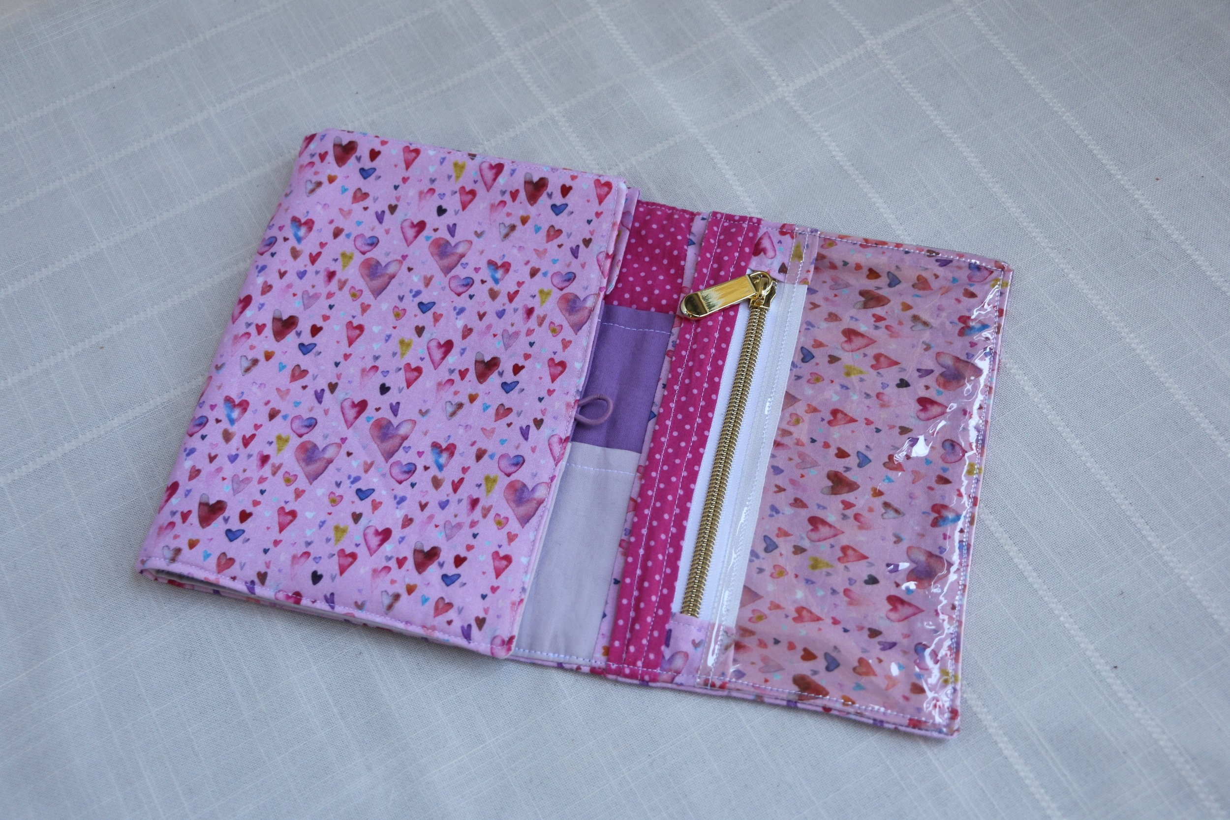 case pink love hearts 01.JPG