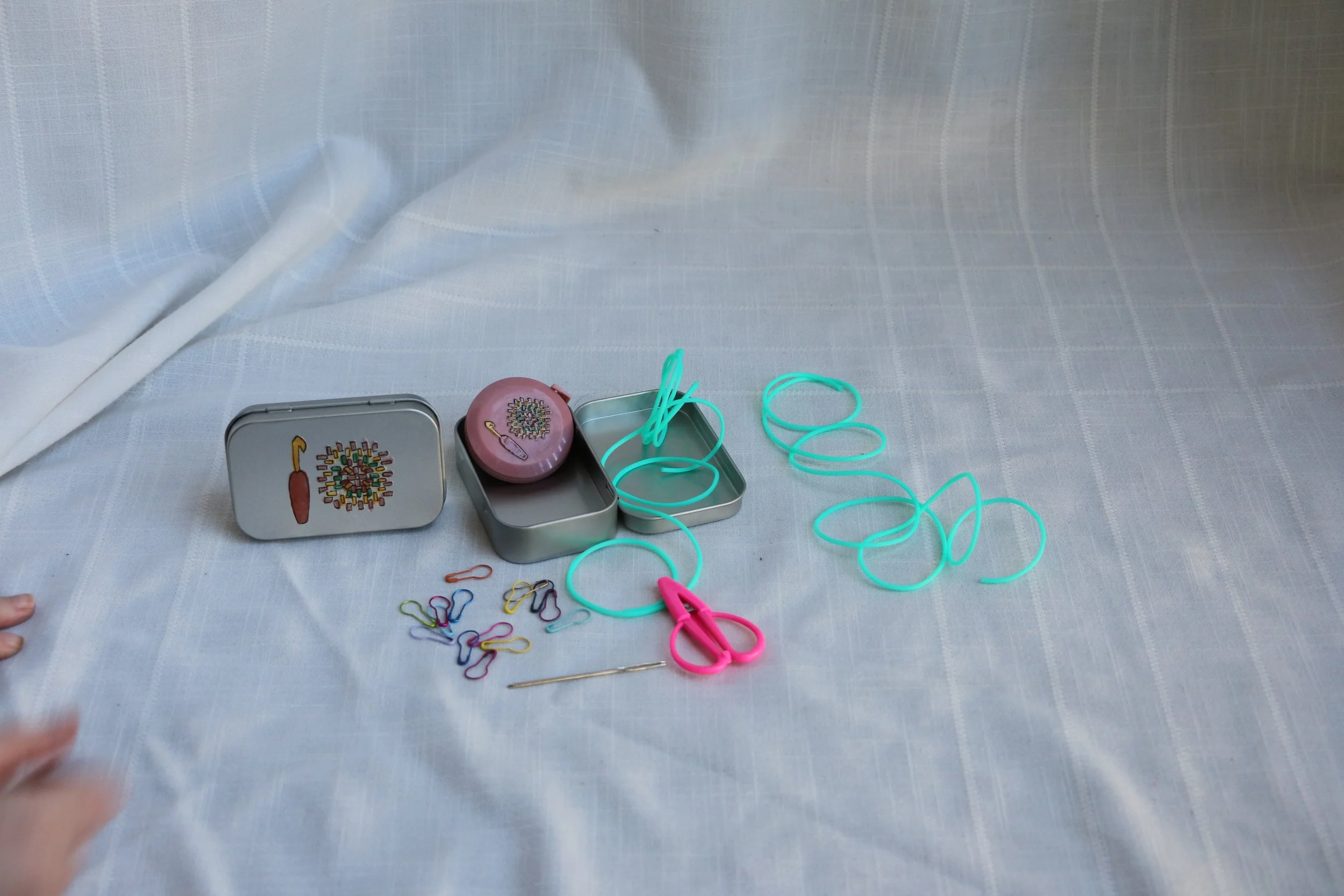 crochet notions tin 07.JPG