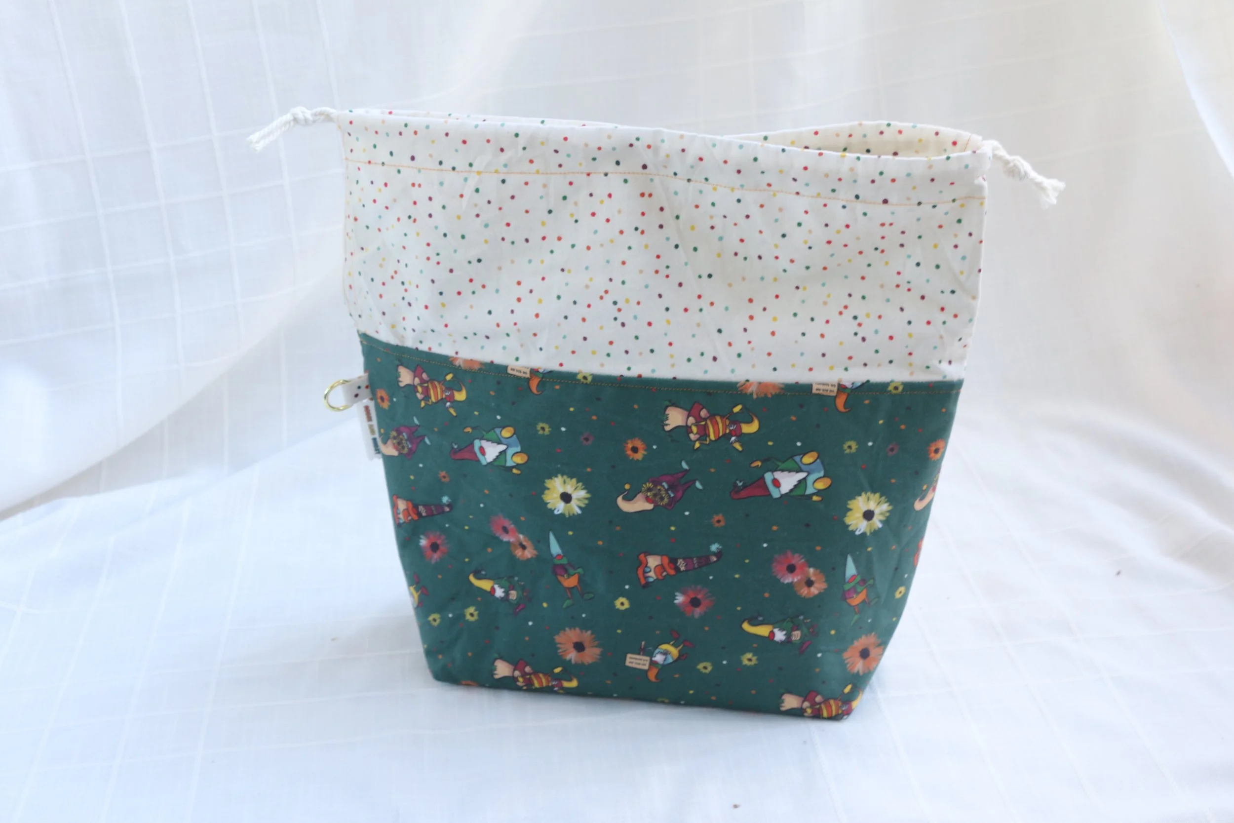 gnomes medium drawstring 01.JPG
