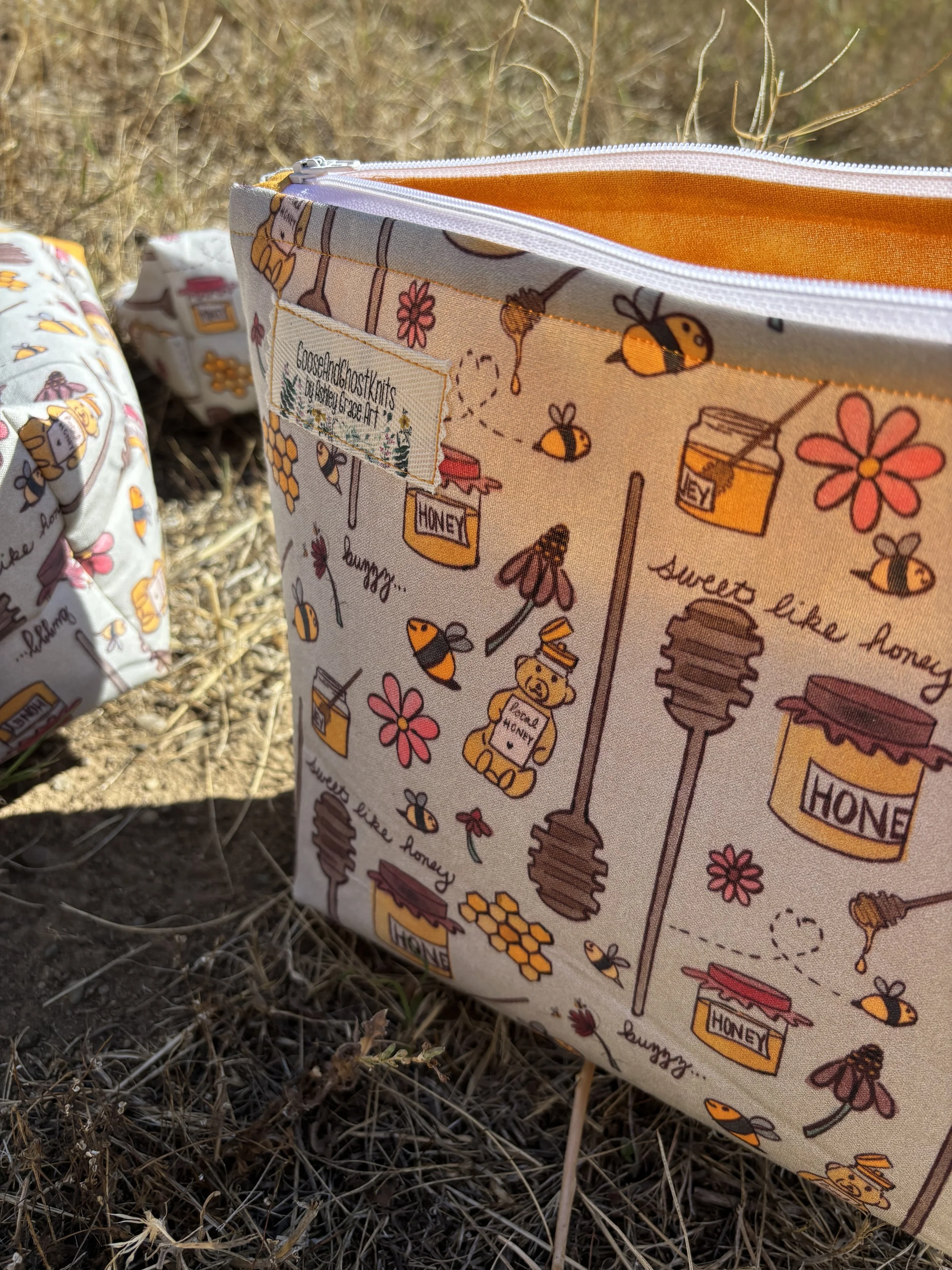 bees & honey small zipper 01.JPG