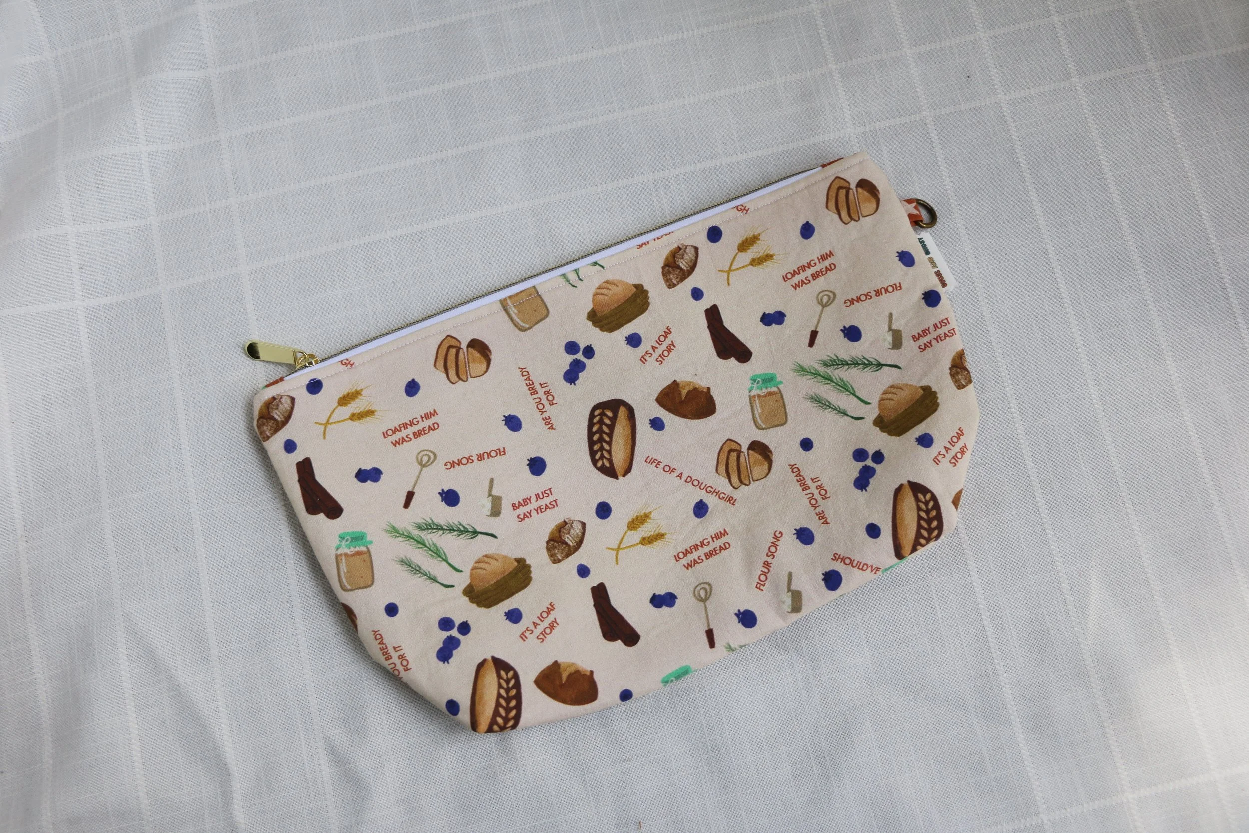 doughgirl medium zipper 02.JPG