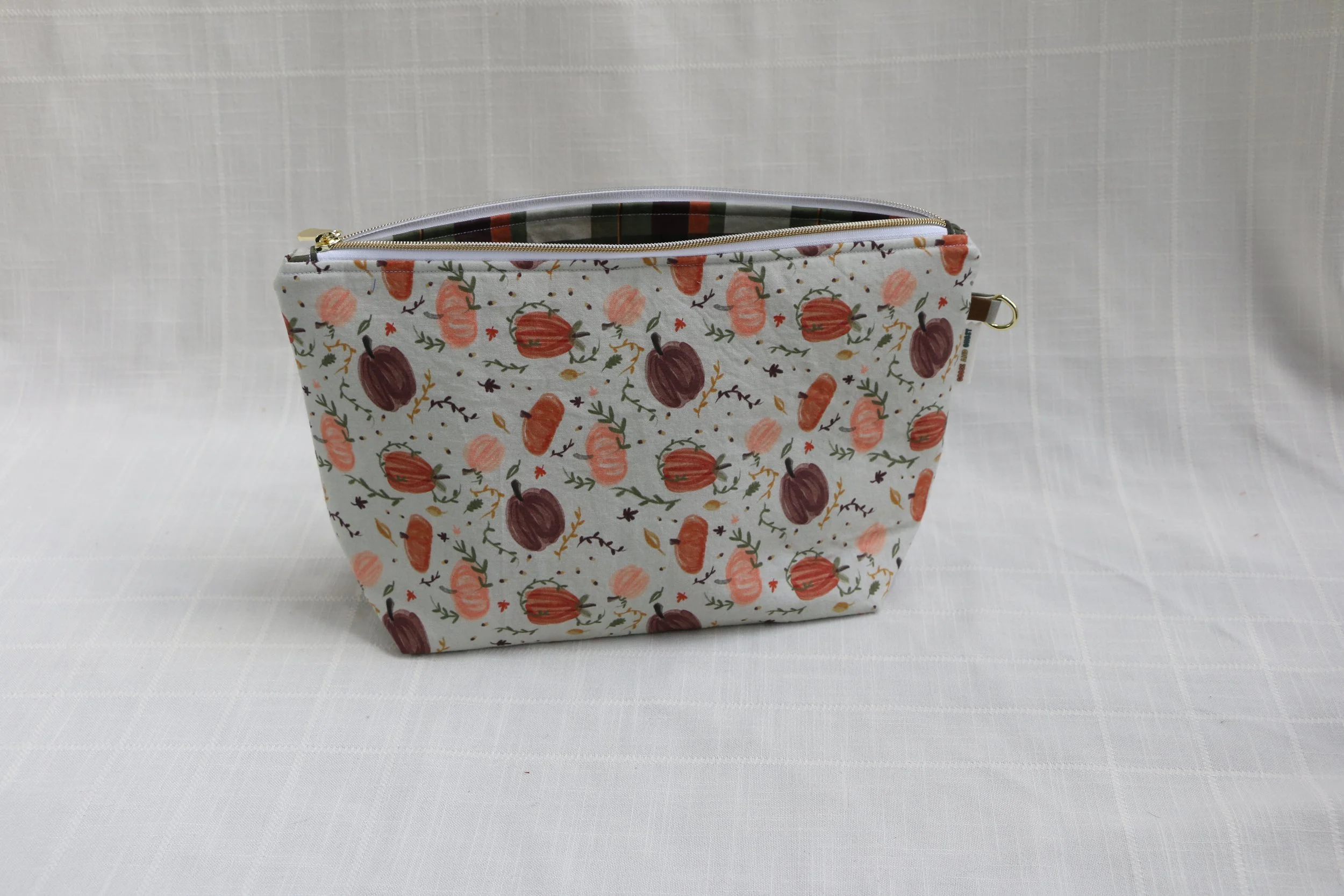 watercolor pumpkins small zipper 01.JPG