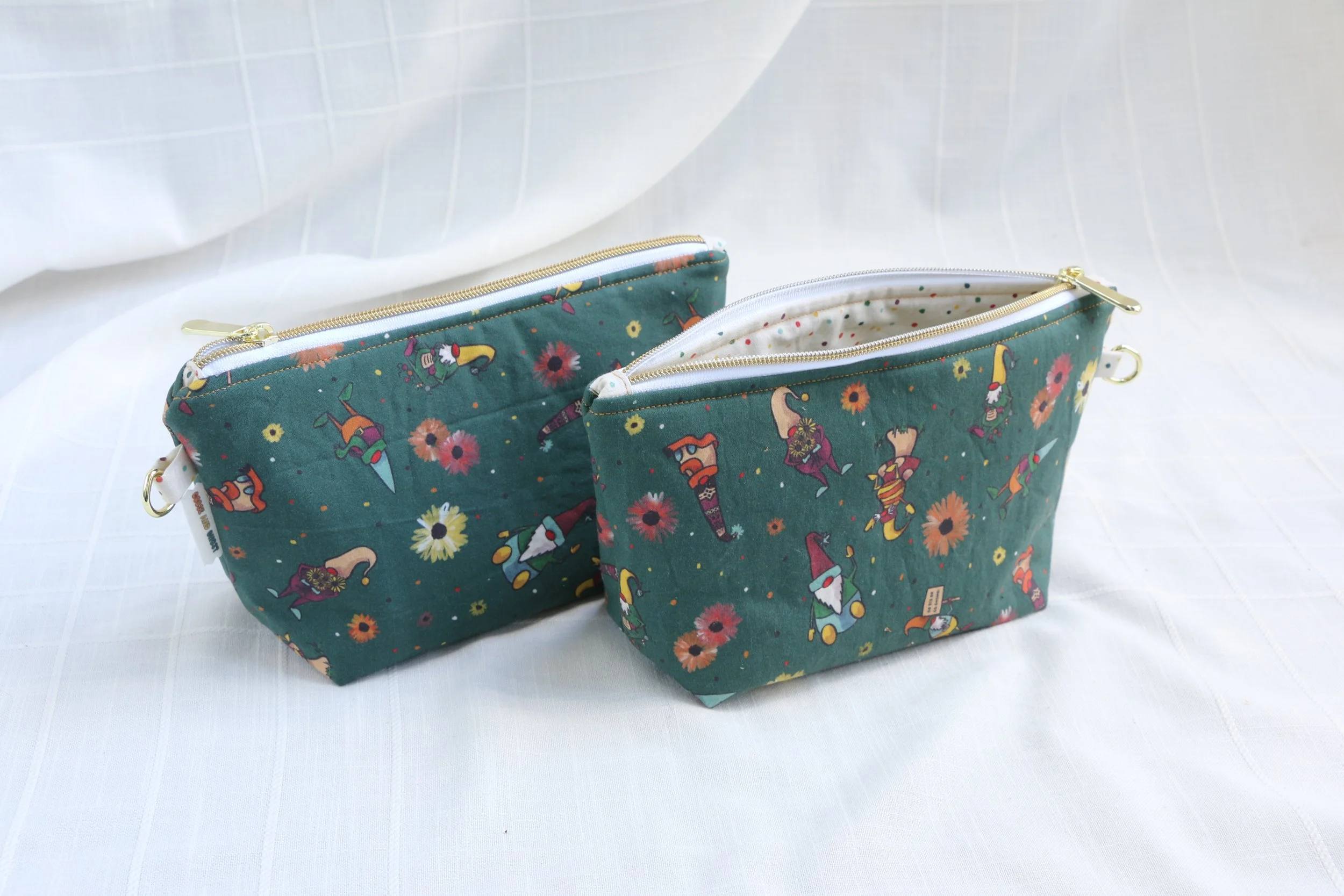 gnomes small zipper 04.JPG