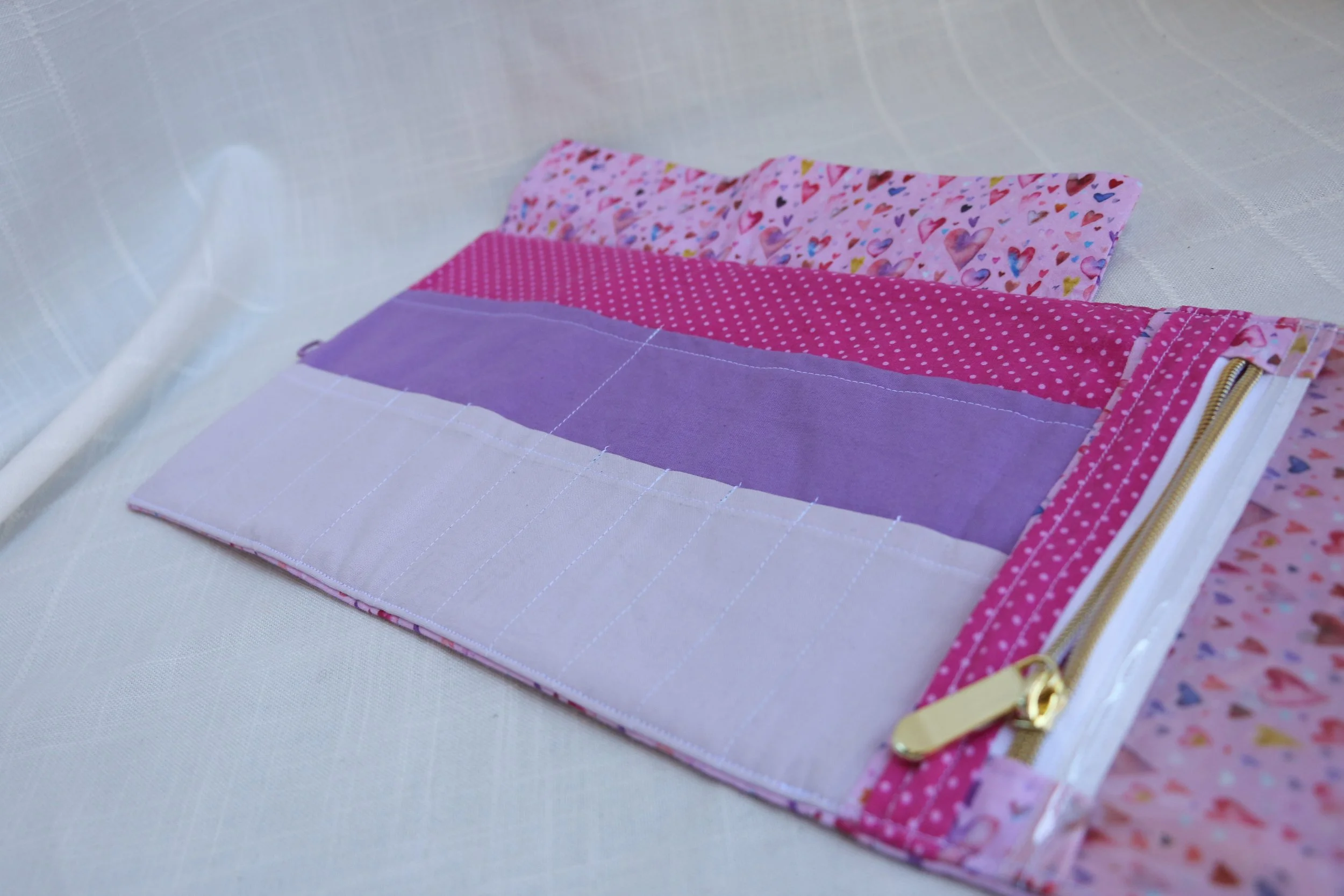 case pink love hearts 15.JPG